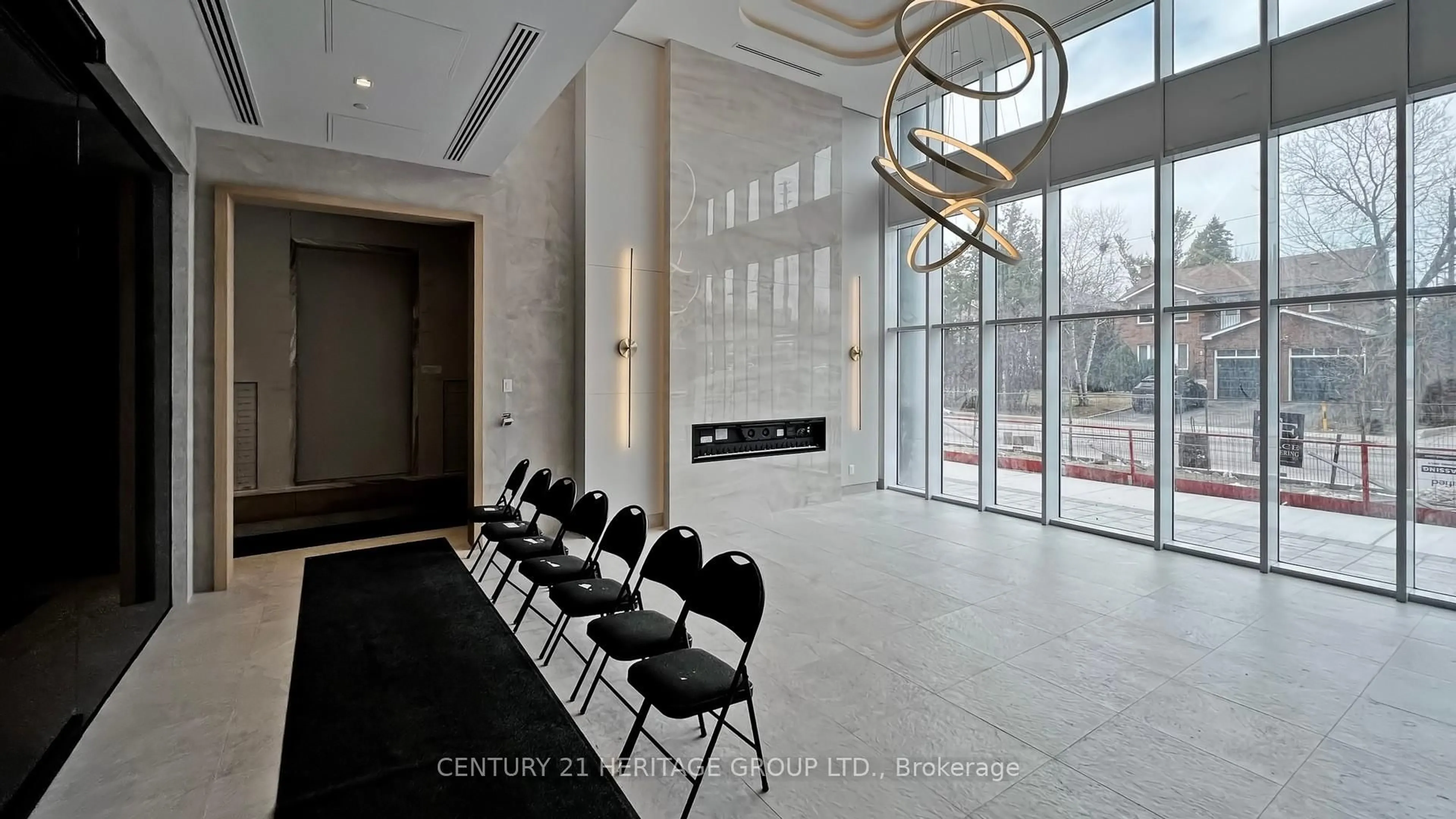 Indoor foyer for 8888 Yonge St #225, Richmond Hill Ontario L4C 6Z1