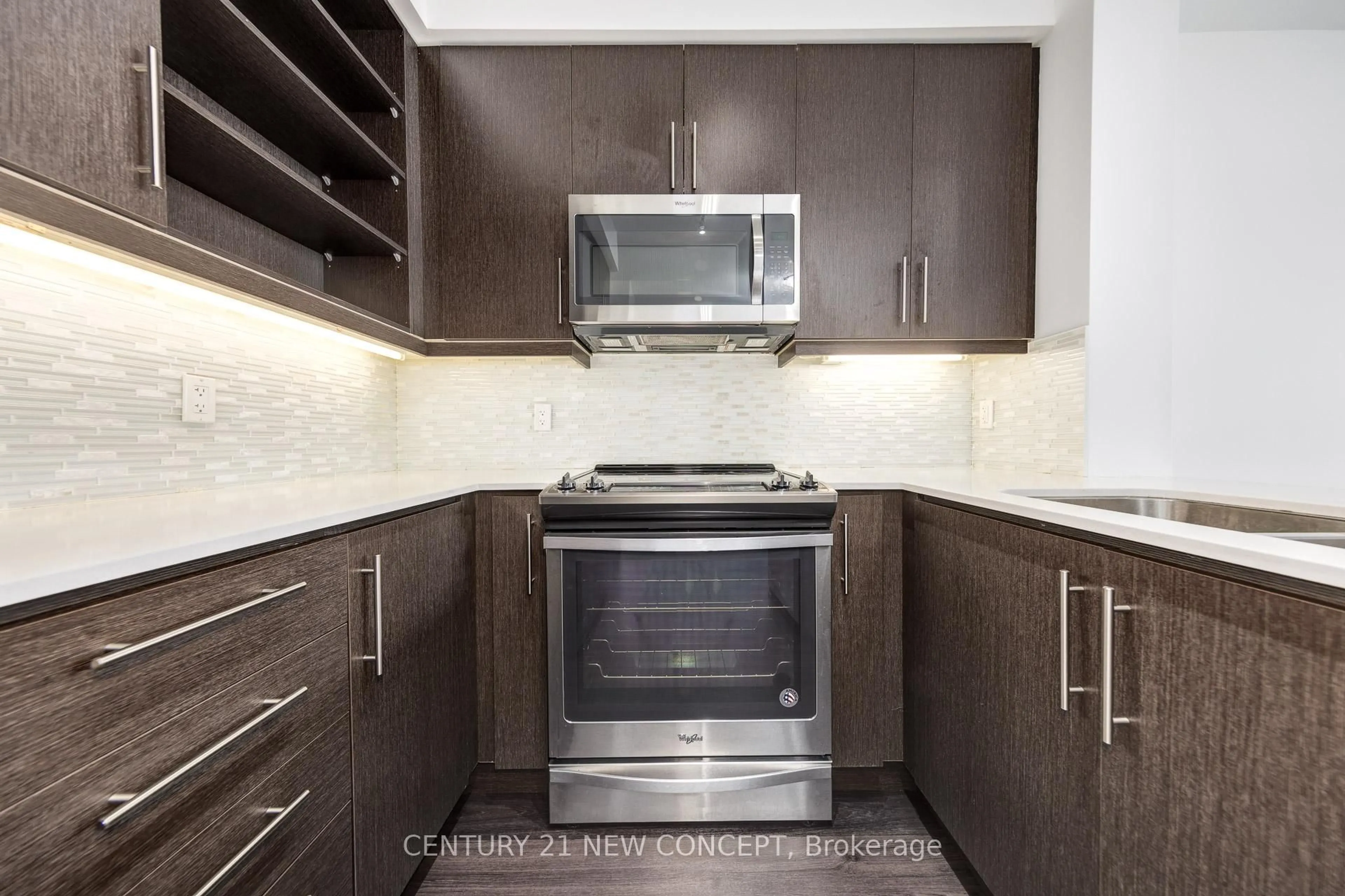 Standard kitchen, ceramic/tile floor for 65 Oneida Cres #Ph10, Richmond Hill Ontario L4B 4T9