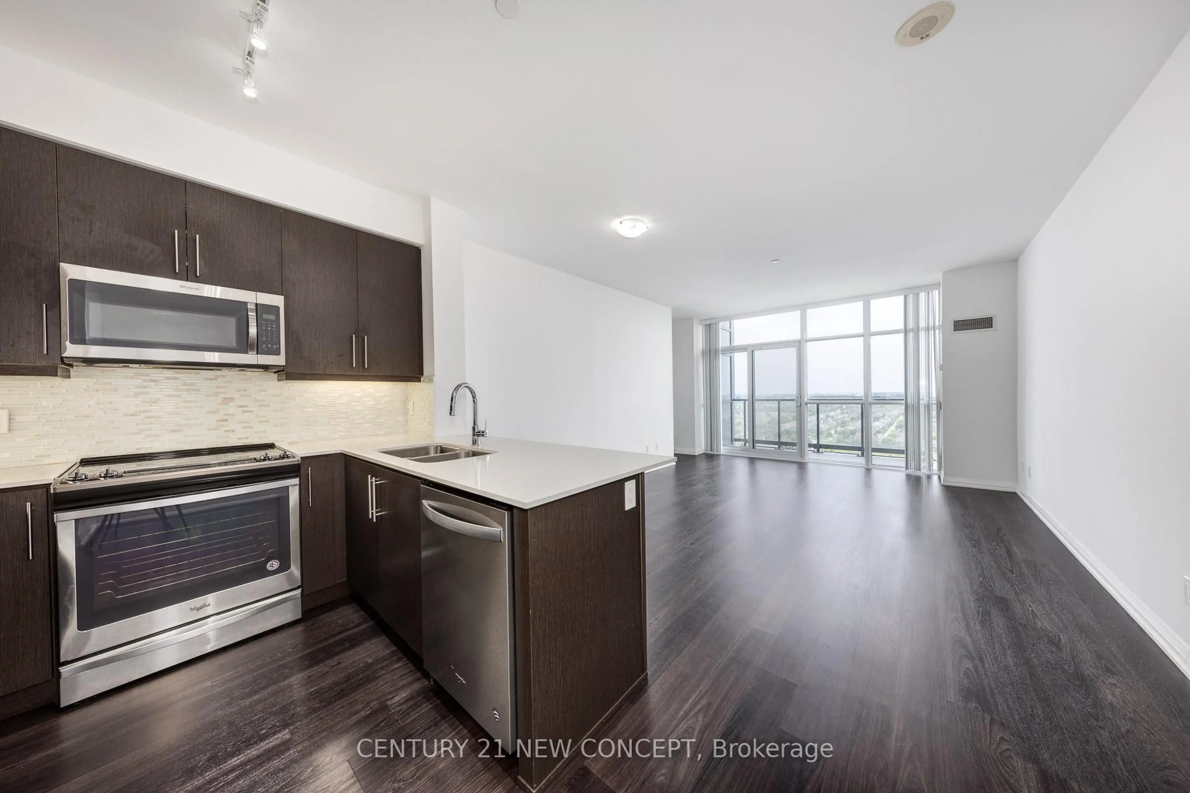 Open concept kitchen, unknown for 65 Oneida Cres #Ph10, Richmond Hill Ontario L4B 4T9