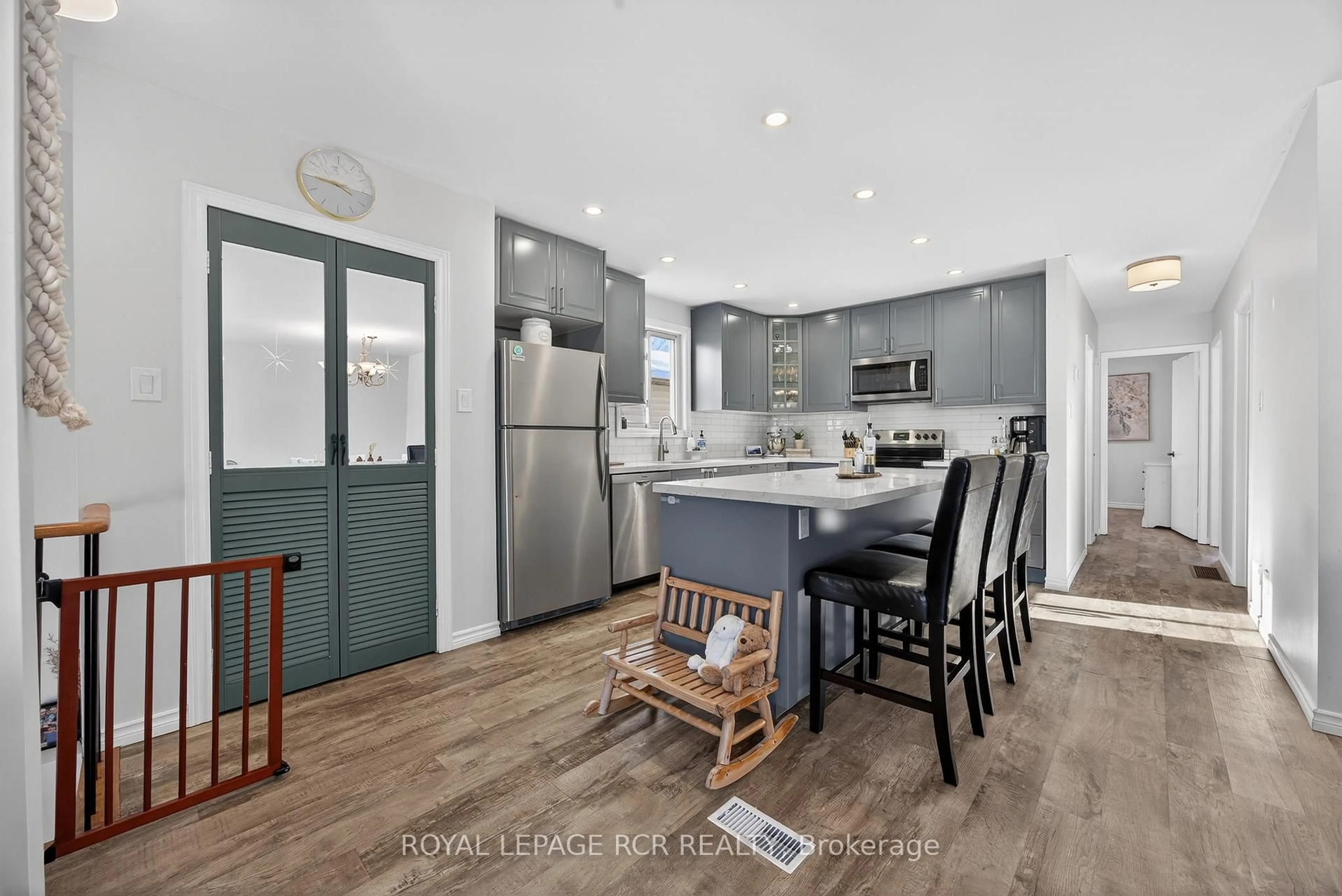 Open concept kitchen, unknown for 30 Longview Dr, Bradford West Gwillimbury Ontario L3Z 2H2