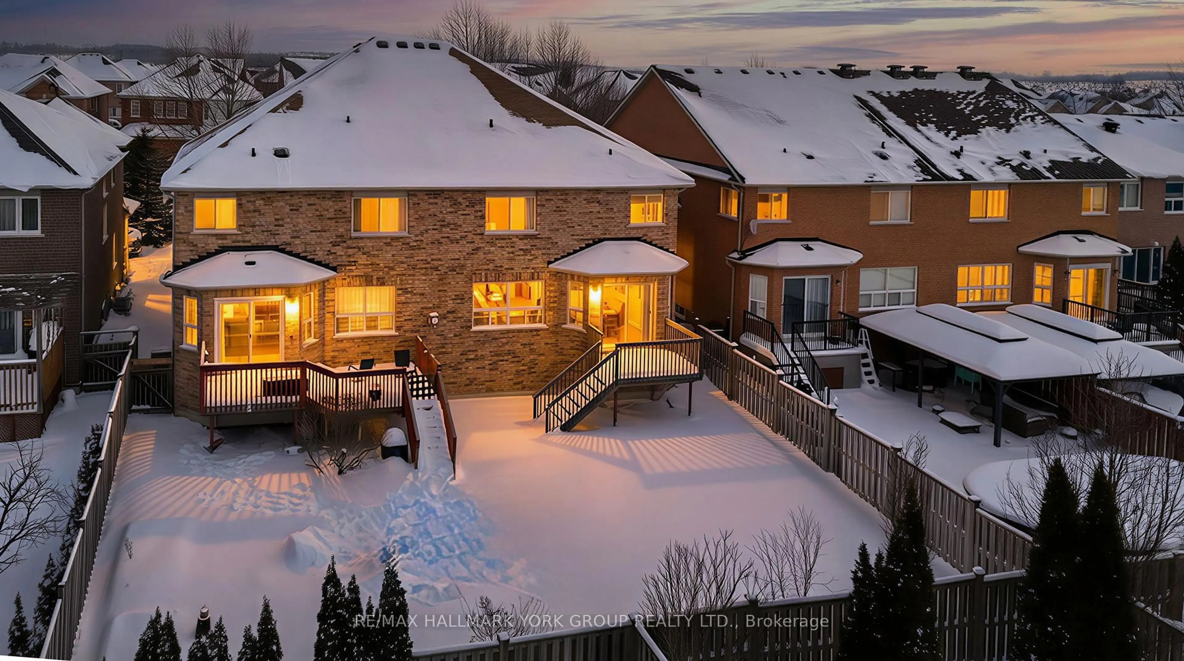 Patio, mountain view for 86 Petermann St, Aurora Ontario L4G 7X5