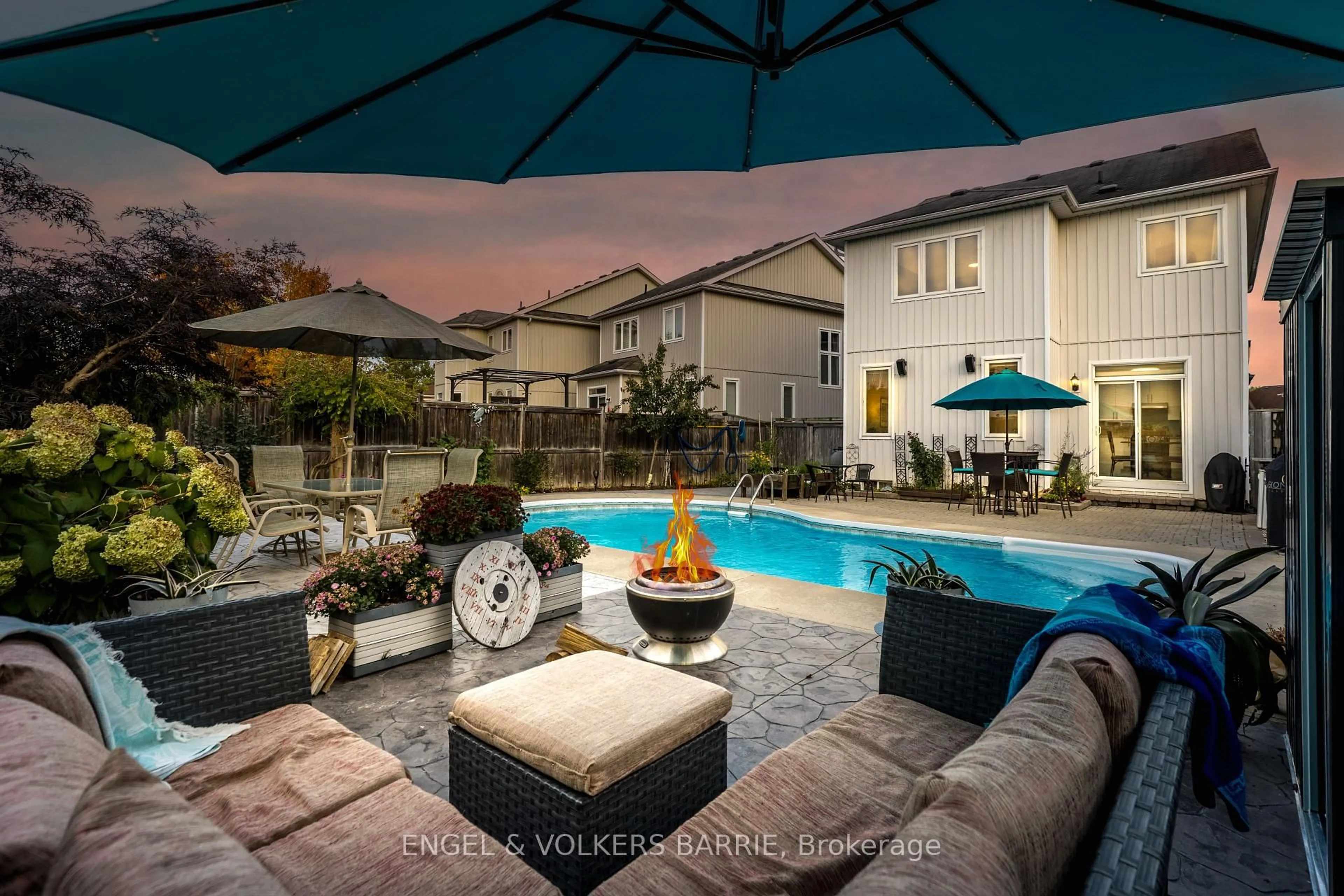 Patio, unknown for 24 Legion Way, Essa Ontario L3W 0M7