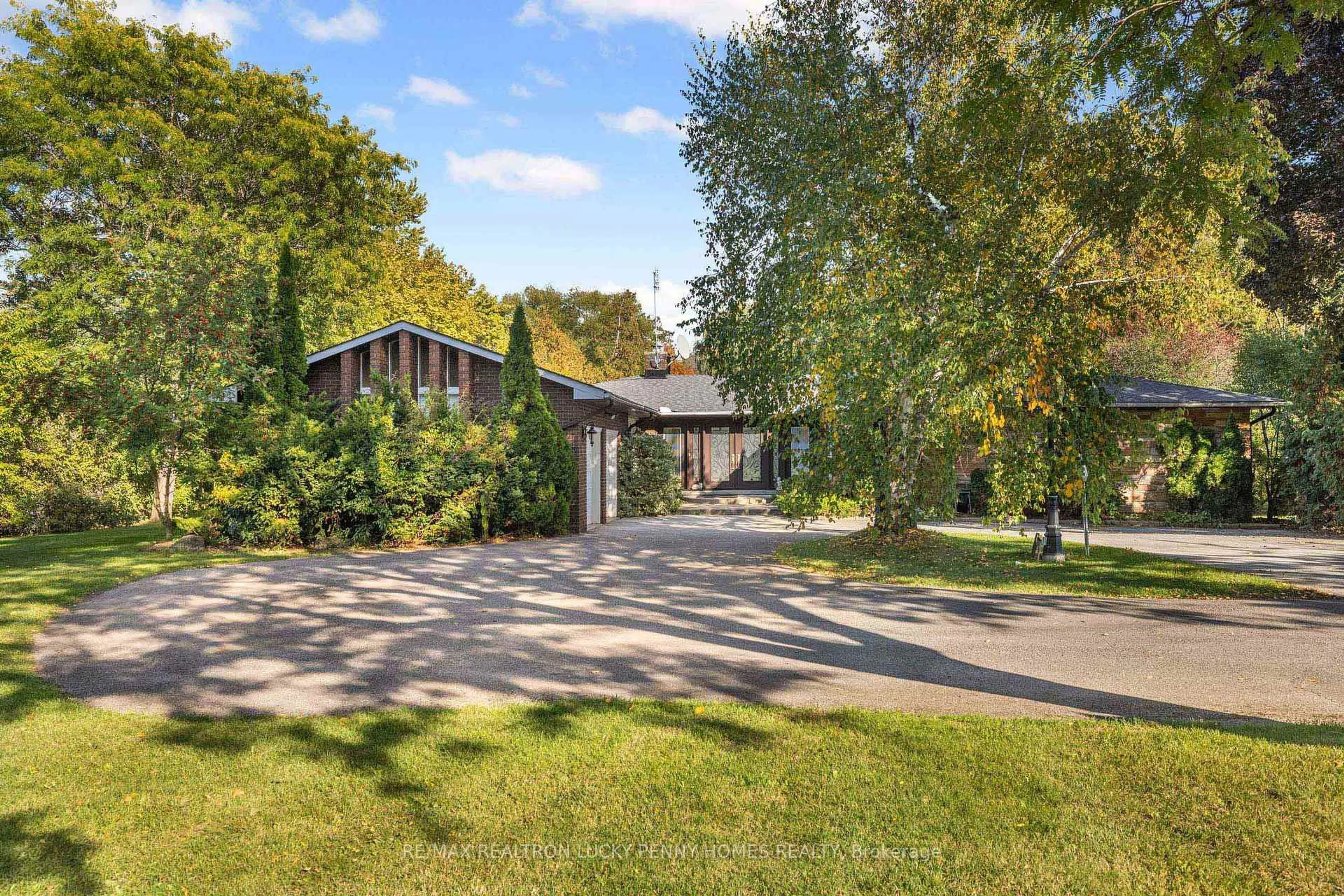 A pic from outside/outdoor area/front of a property/back of a property/a pic from drone, street for 9799 Warden Ave, Markham Ontario L6C 1M6