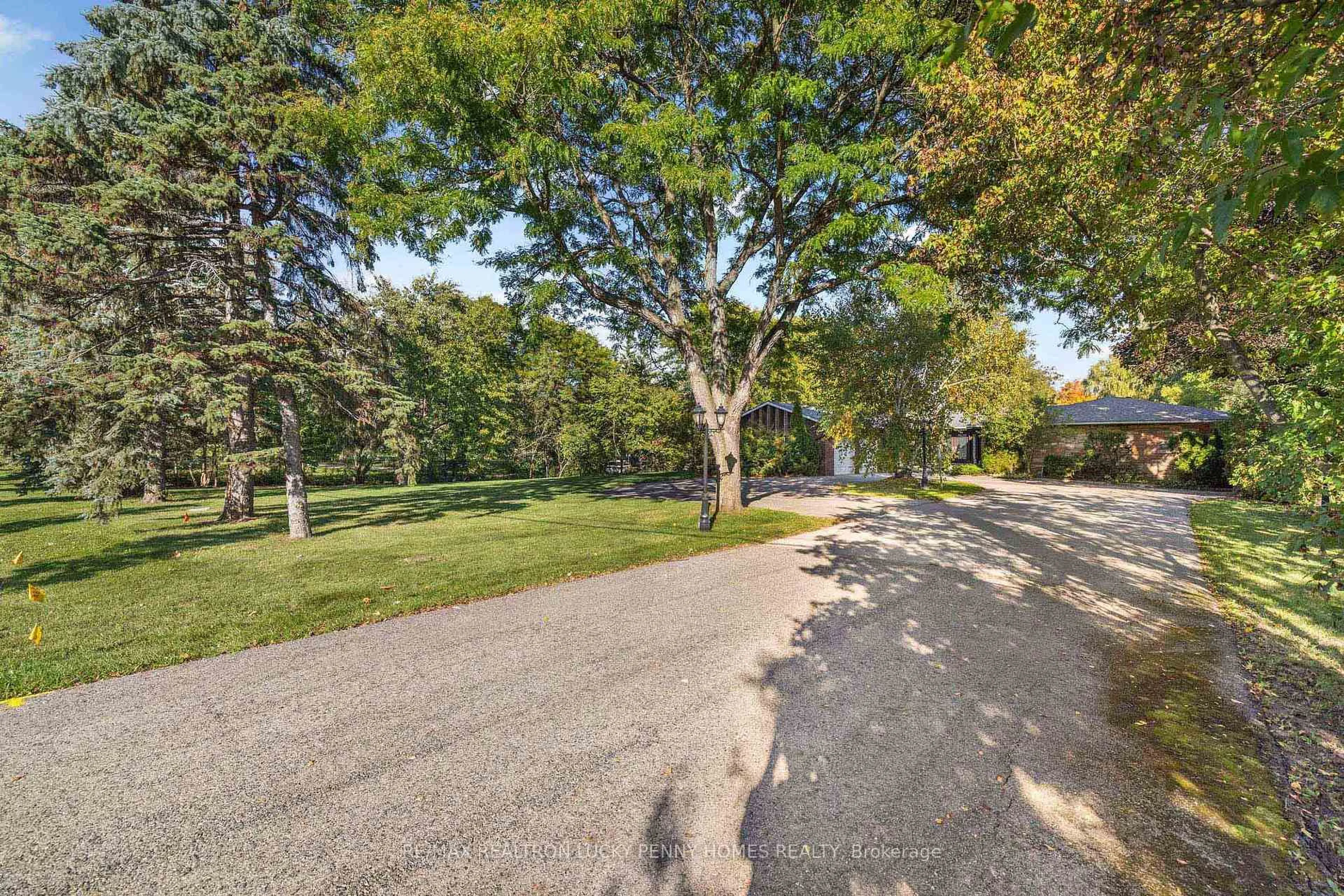 Patio, street for 9799 Warden Ave, Markham Ontario L6C 1M6