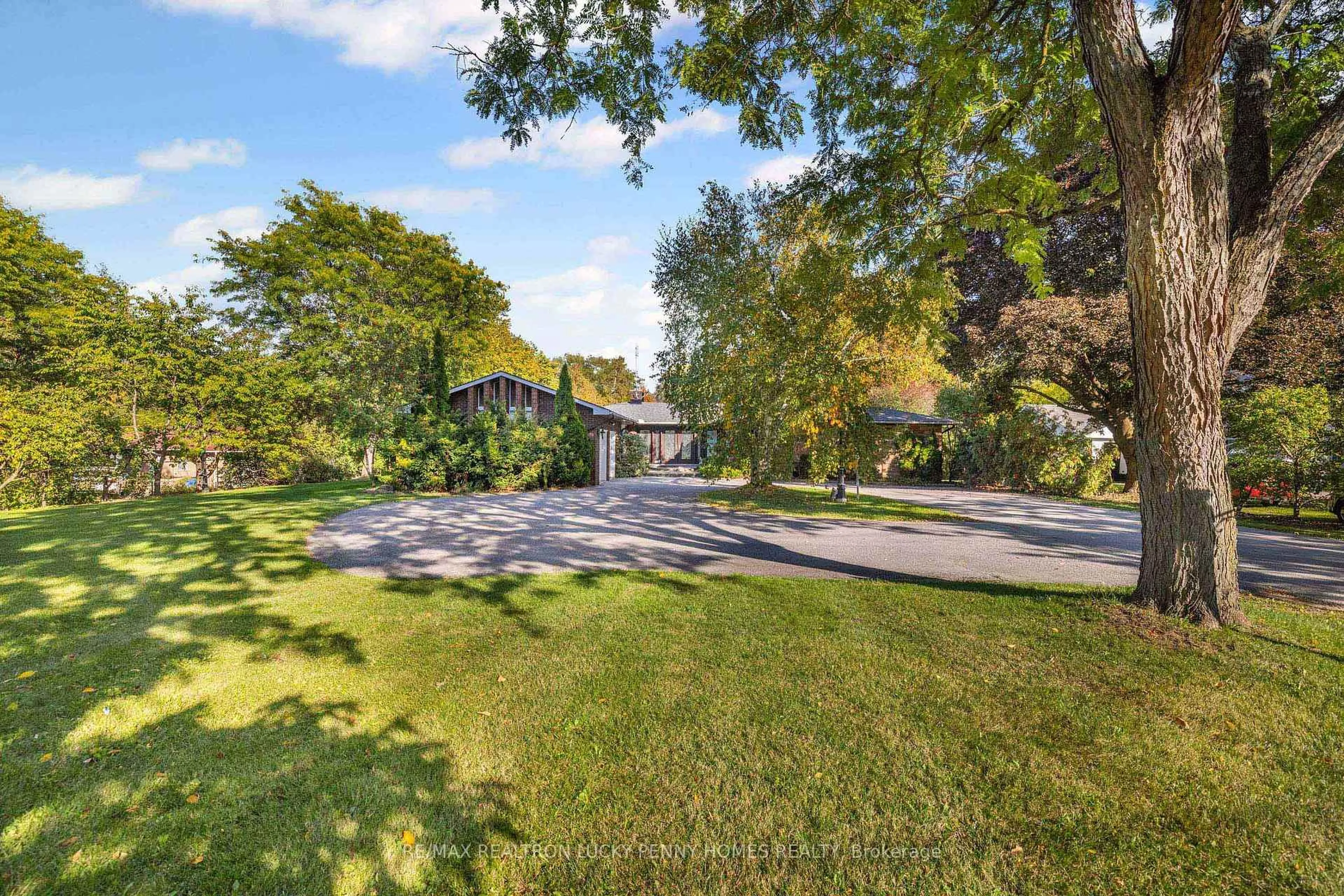 A pic from outside/outdoor area/front of a property/back of a property/a pic from drone, street for 9799 Warden Ave, Markham Ontario L6C 1M6