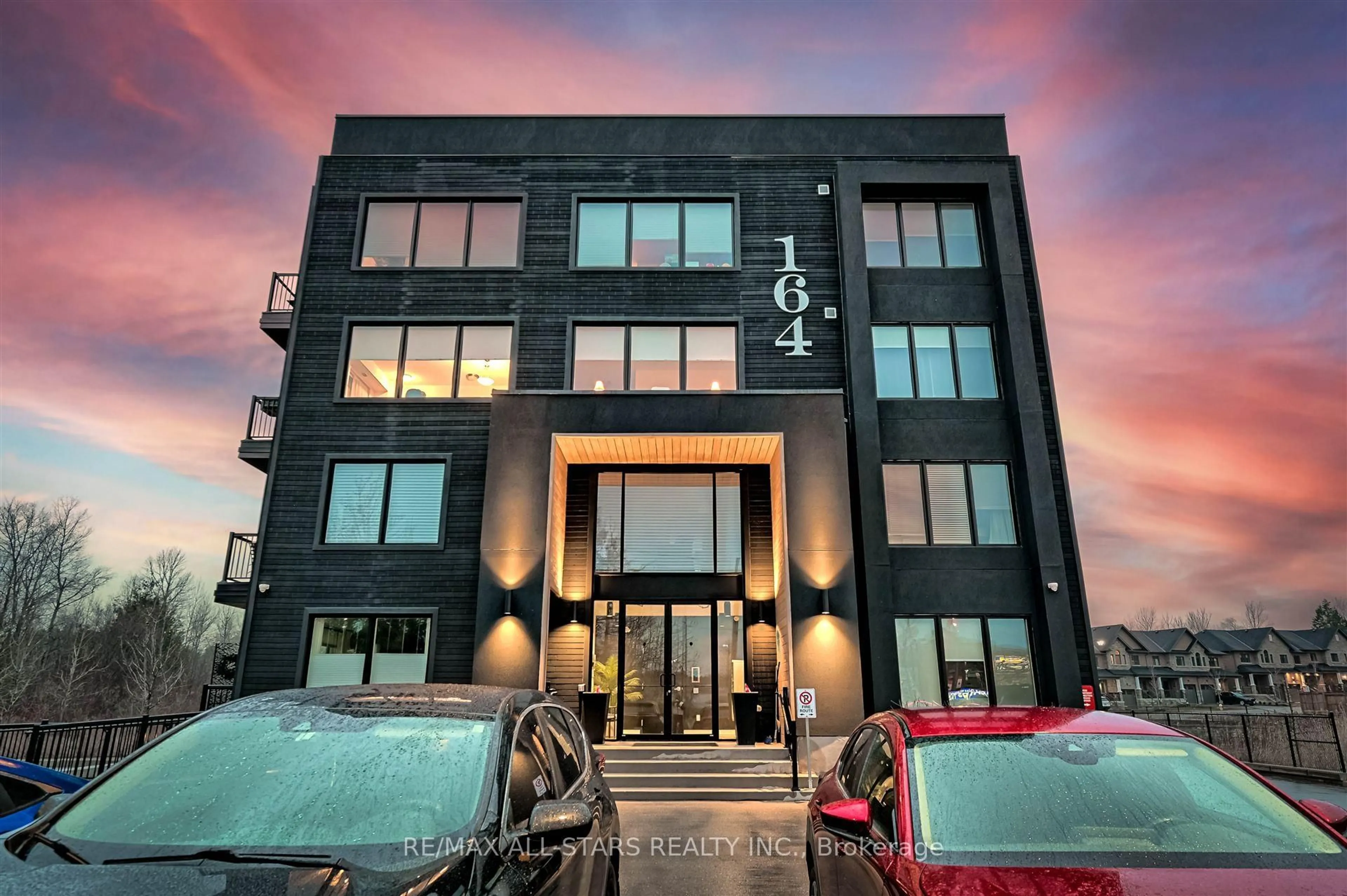 Patio, building for 164 Cemetery Rd #301, Uxbridge Ontario L9P 1R1