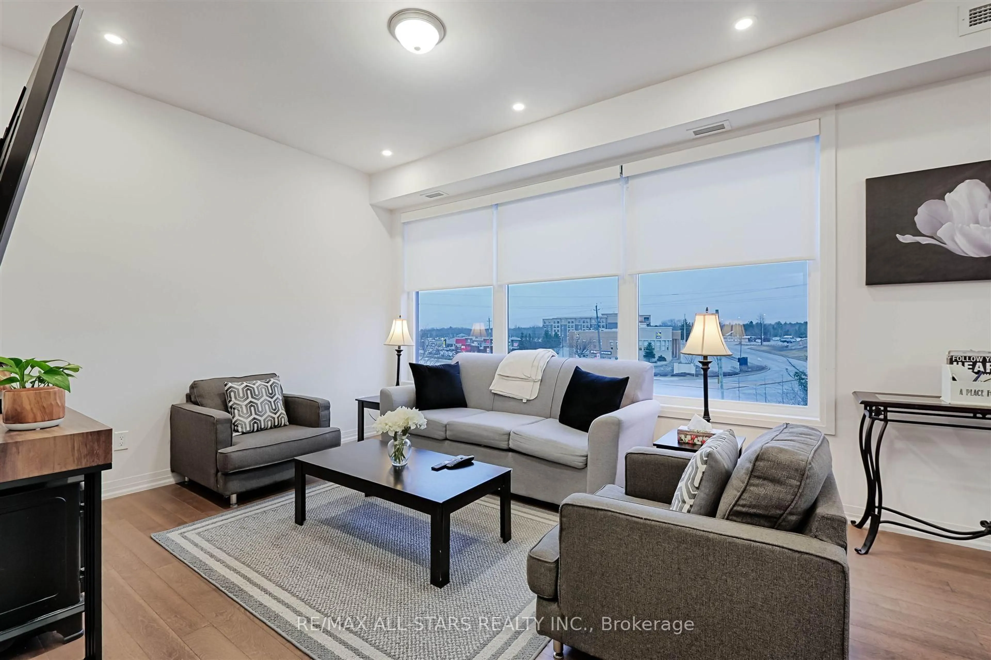 Living room with furniture, unknown for 164 Cemetery Rd #301, Uxbridge Ontario L9P 1R1