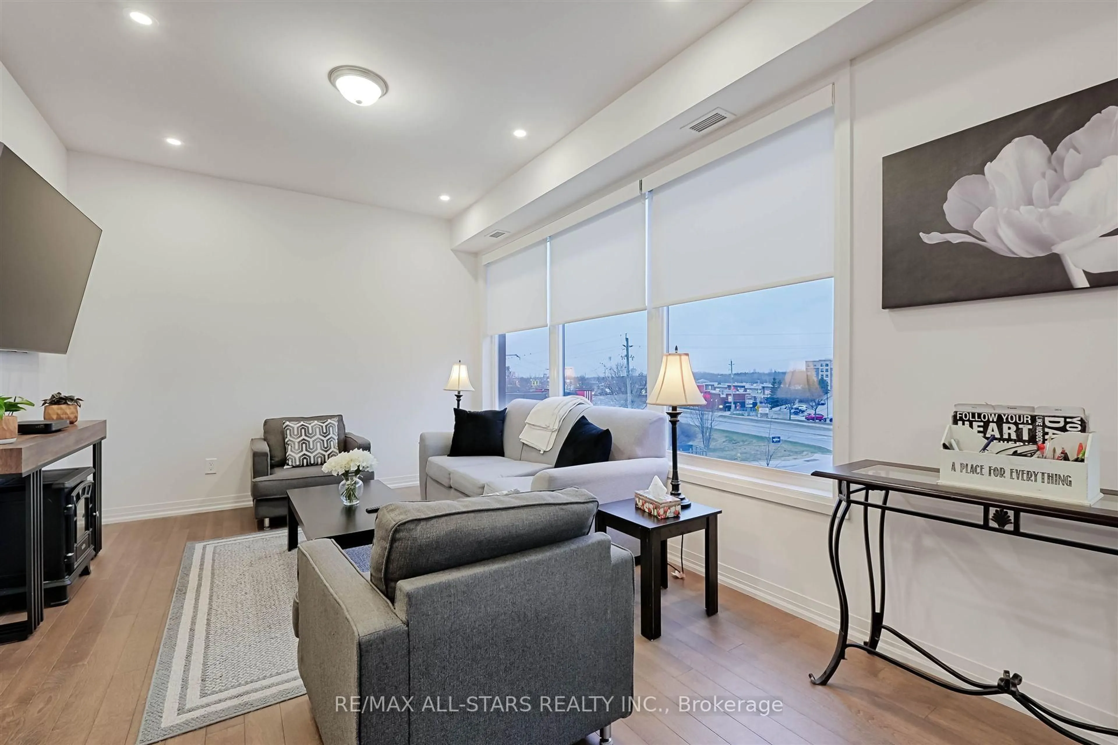 Living room with furniture, unknown for 164 Cemetery Rd #301, Uxbridge Ontario L9P 1R1