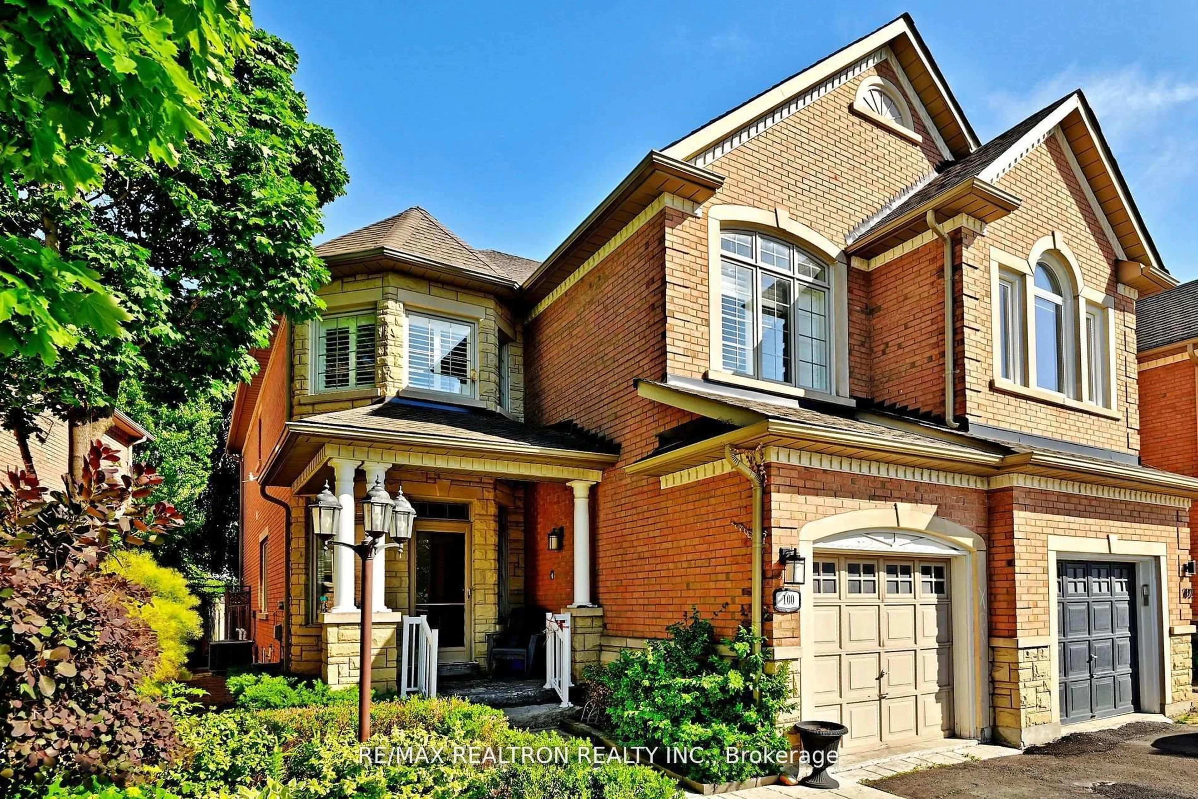 Home with brick exterior material, street for 100 Kingsbridge Circ, Vaughan Ontario L4J 8N7