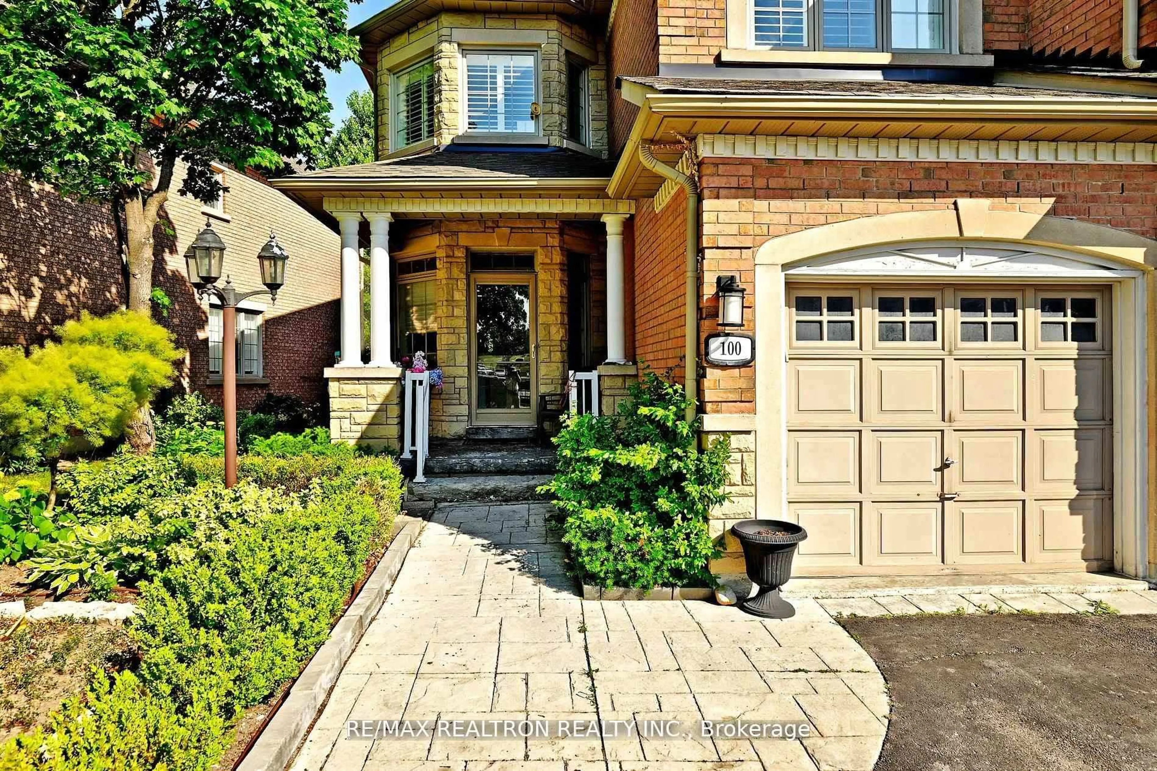 Home with brick exterior material, street for 100 Kingsbridge Circ, Vaughan Ontario L4J 8N7