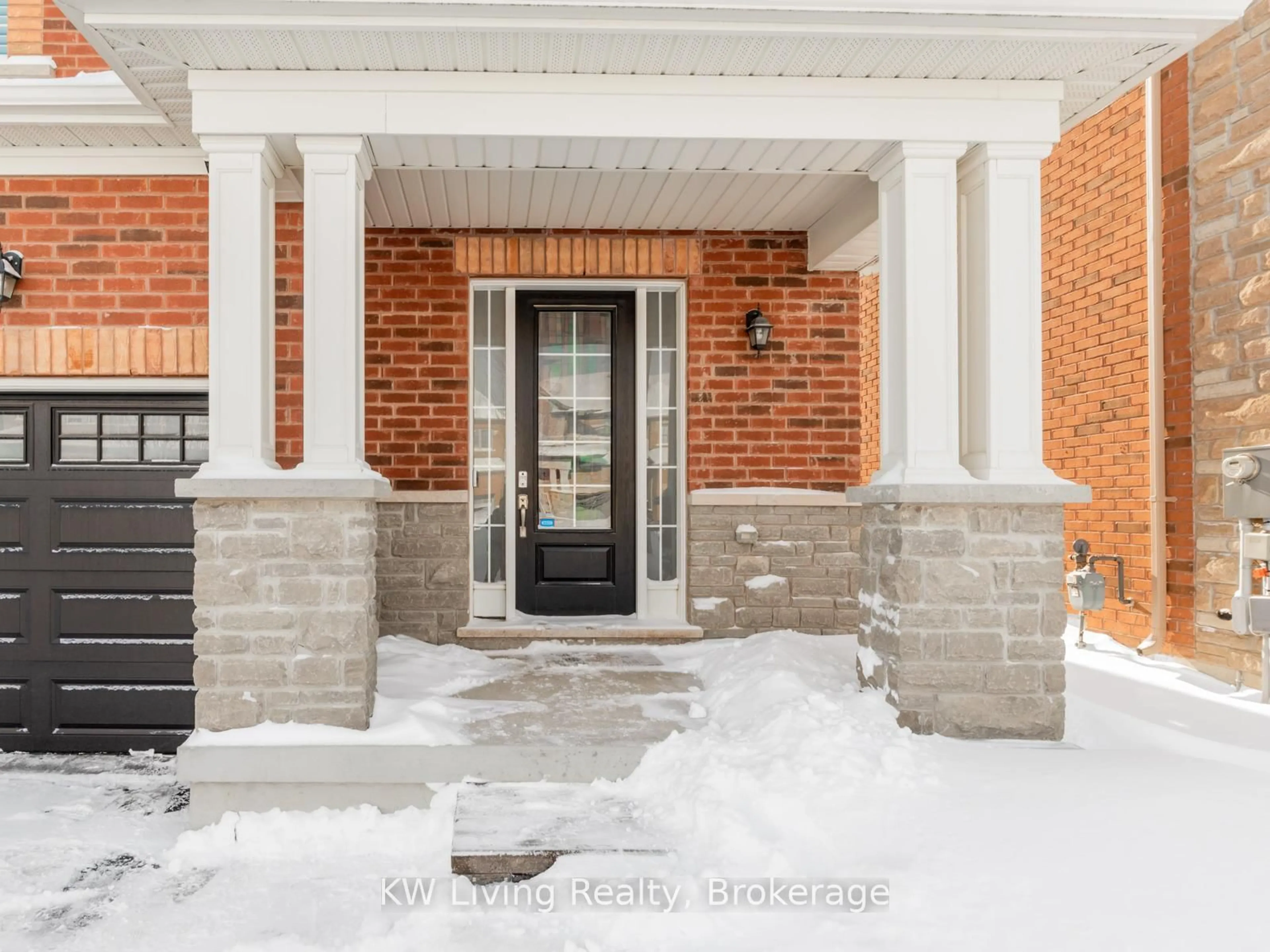 Indoor entryway for 101 Beckett Ave, Markham Ontario L6C 0R9