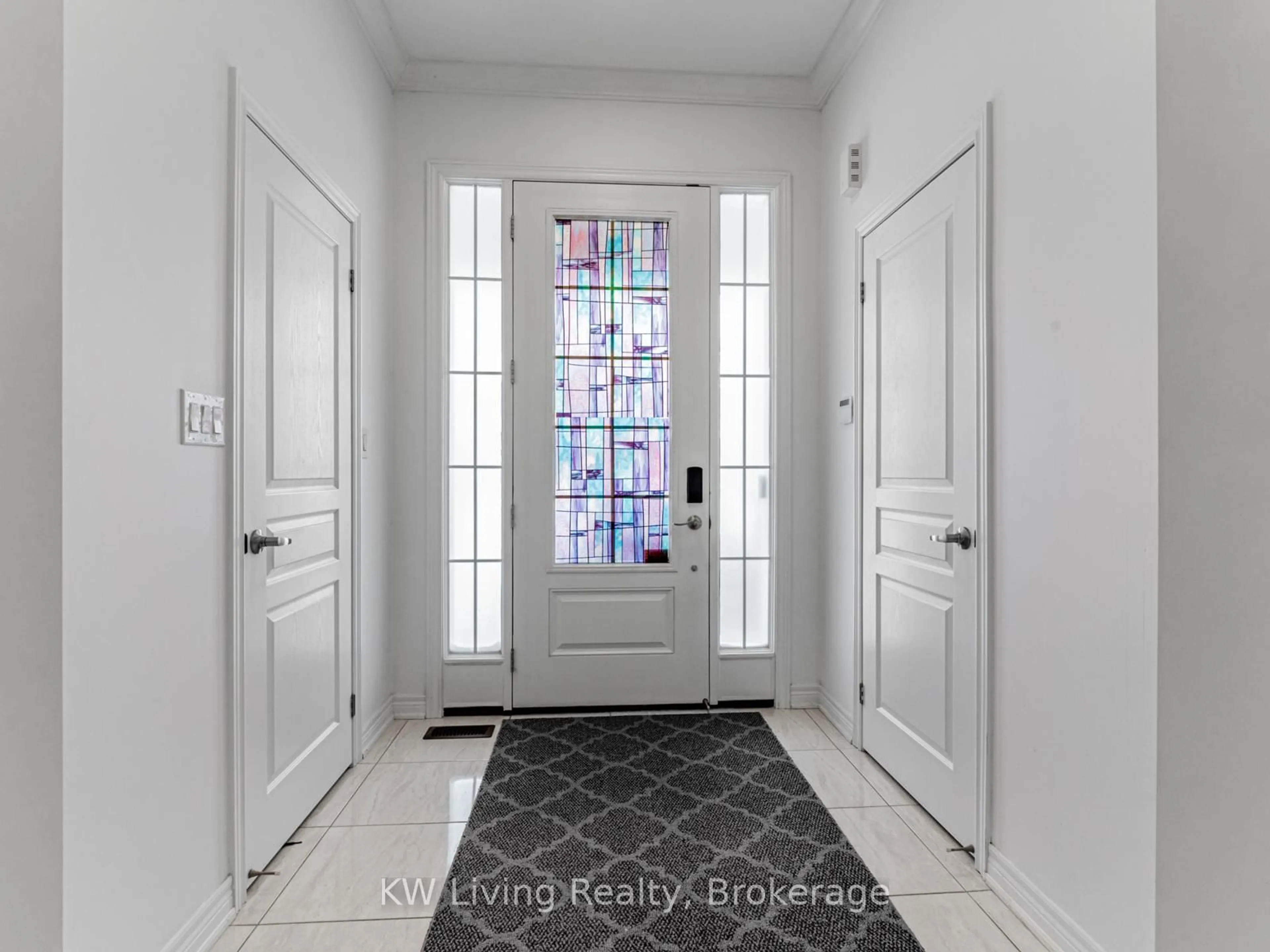 Indoor entryway for 101 Beckett Ave, Markham Ontario L6C 0R9