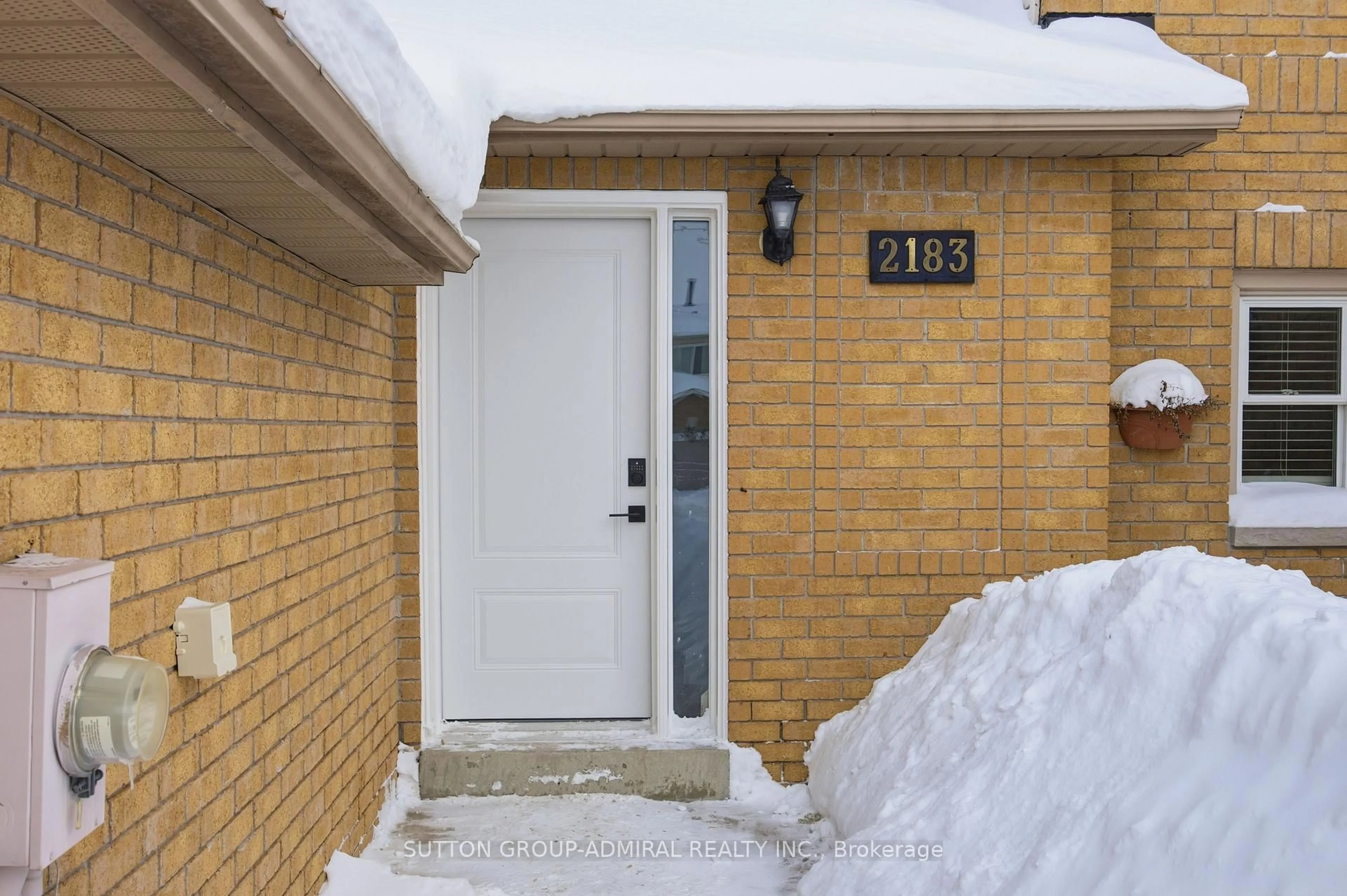 Indoor entryway for 2183 Ferguson St, Innisfil Ontario L9S 1X6