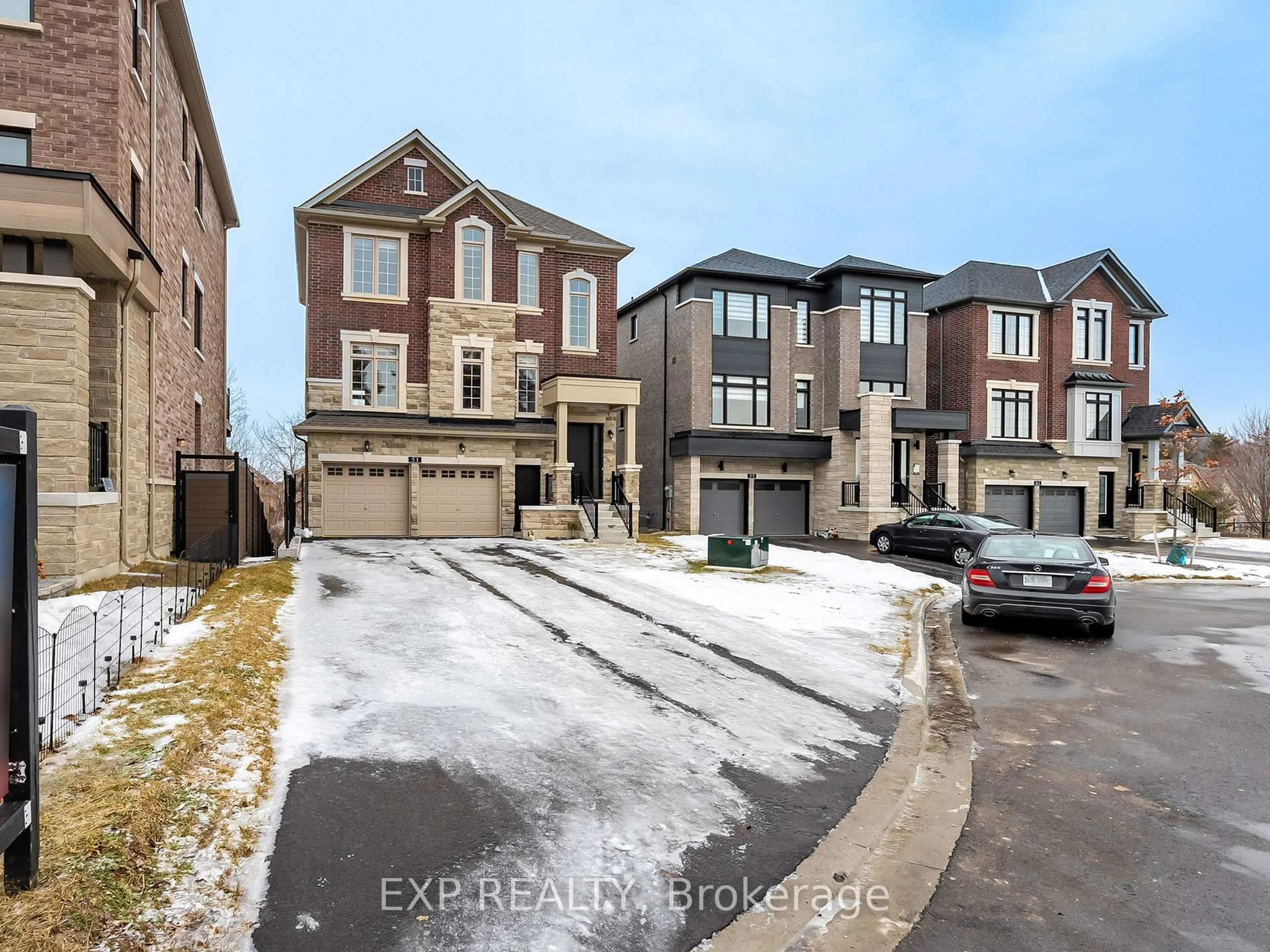A pic from outside/outdoor area/front of a property/back of a property/a pic from drone, street for 51 Ahchie Crt, Vaughan Ontario L6A 5E5