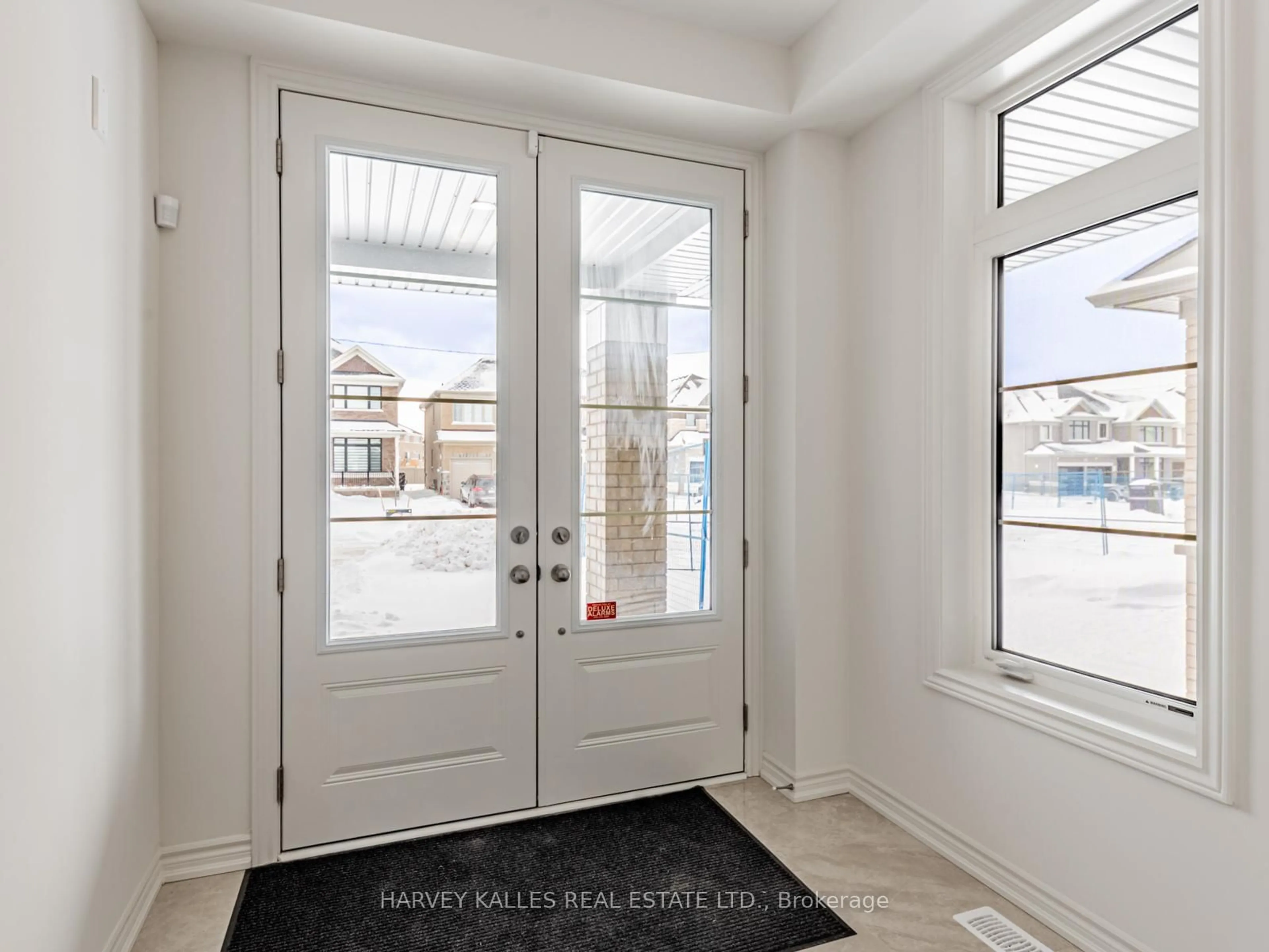 Indoor entryway for 18 Bluebird Blvd, Adjala-Tosorontio Ontario L0G 1W0