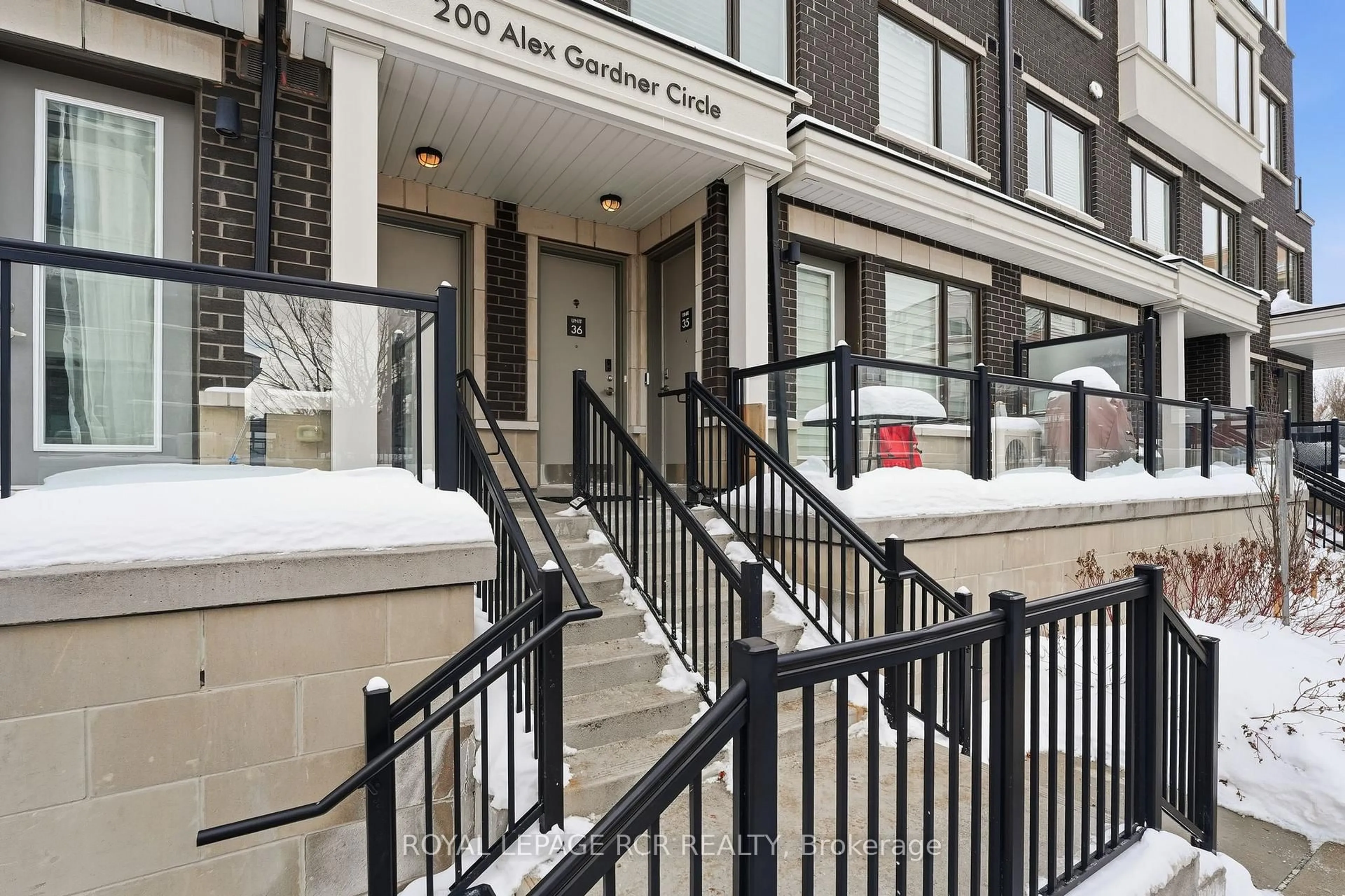Unknown for 200 Alex Gardner Circ #36, Aurora Ontario L4G 3G5