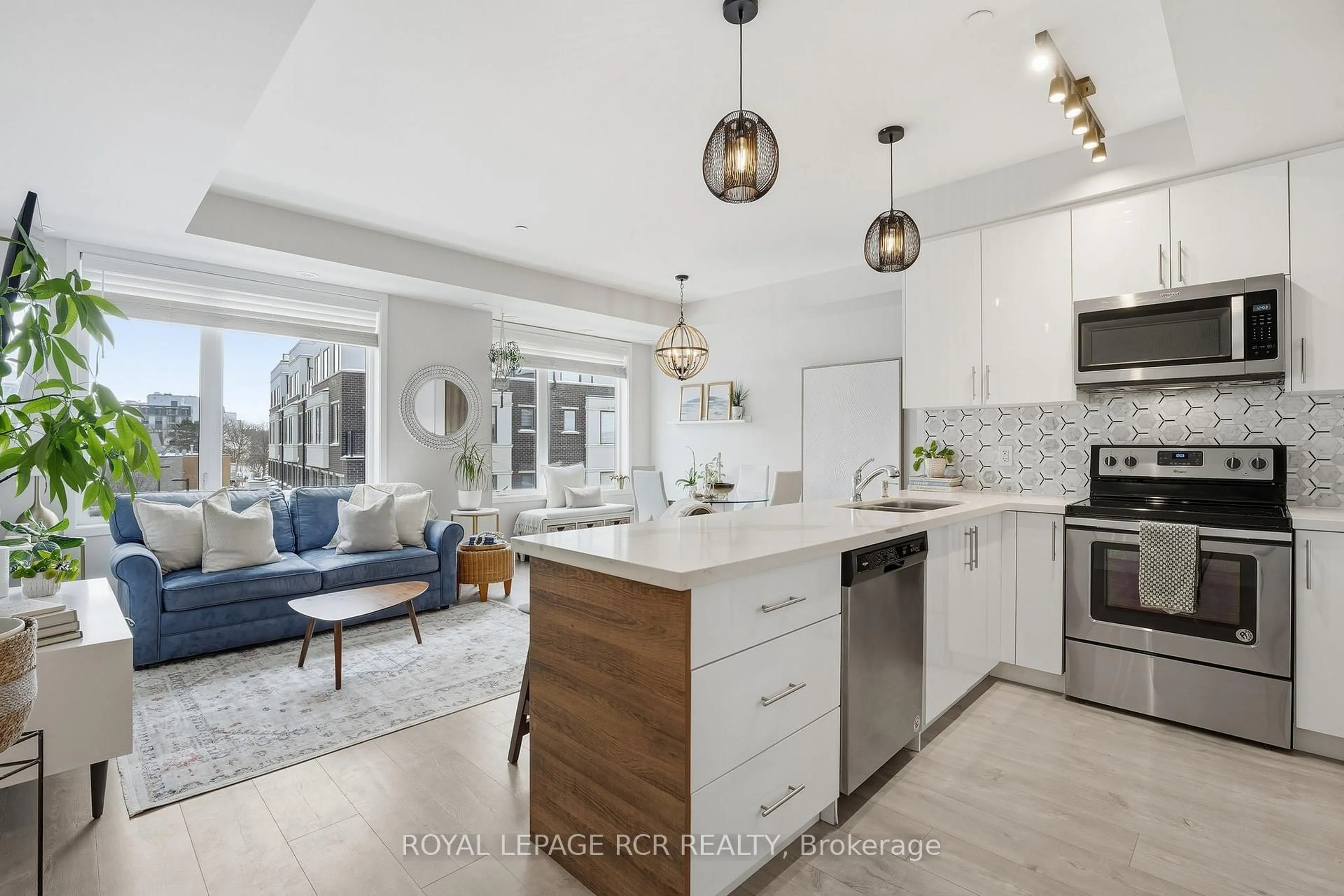 Open concept kitchen, ceramic/tile floor for 200 Alex Gardner Circ #36, Aurora Ontario L4G 3G5