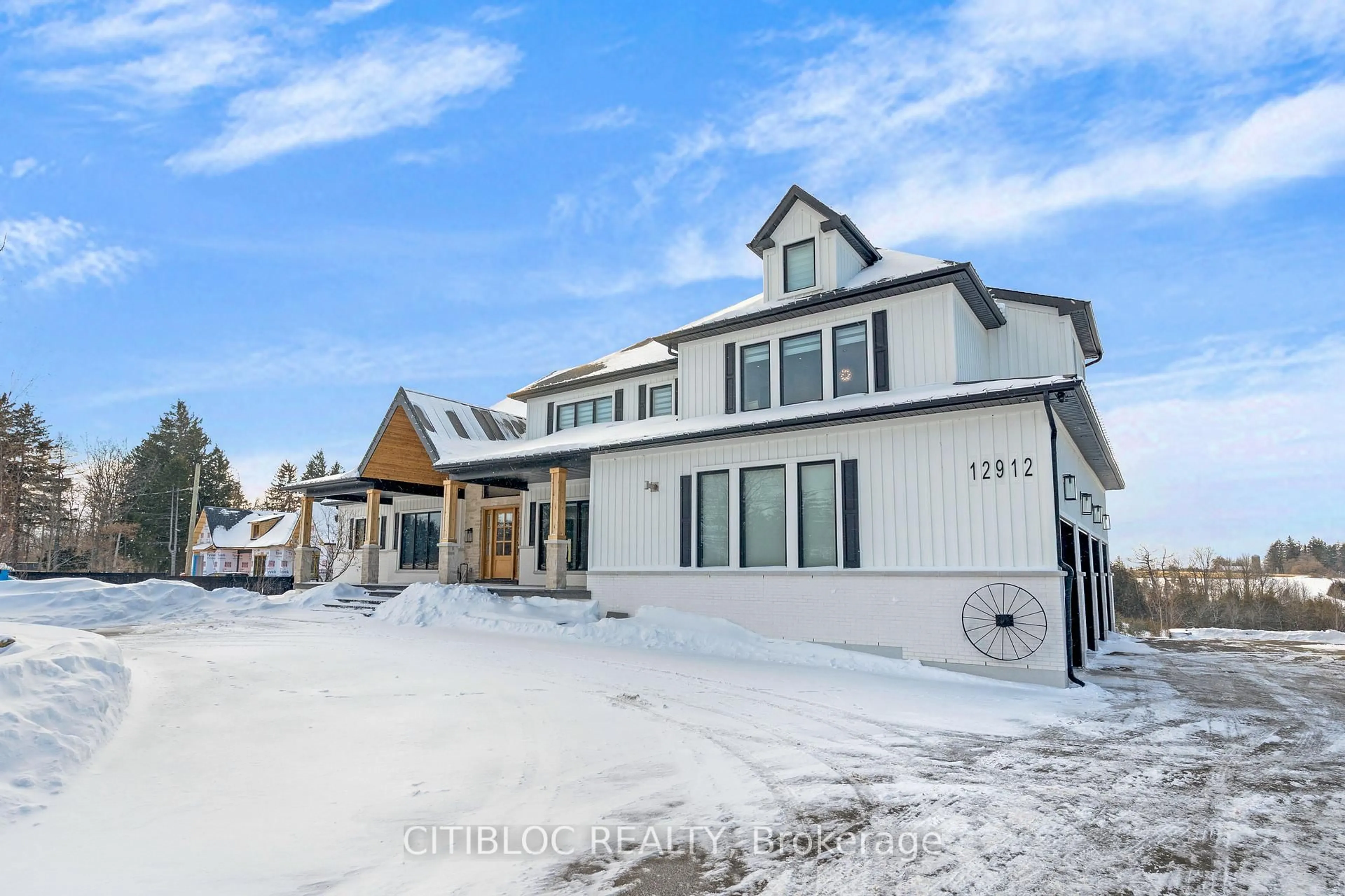 Indoor foyer for 12912 Weston Rd, King Ontario L7B 1K4