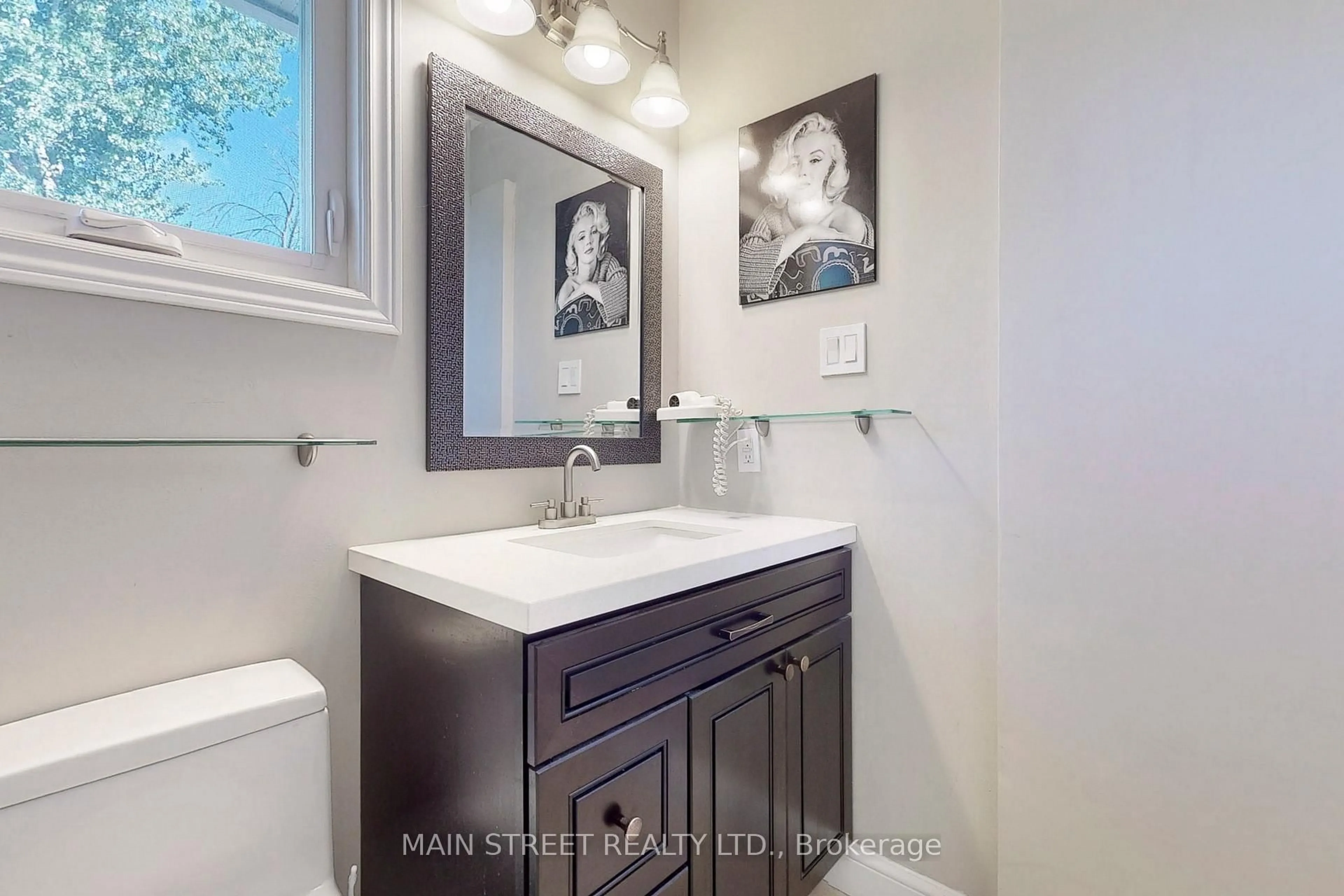 Contemporary bathroom, ceramic/tile floor for 350 Miami Dr, Georgina Ontario L4P 2Z7