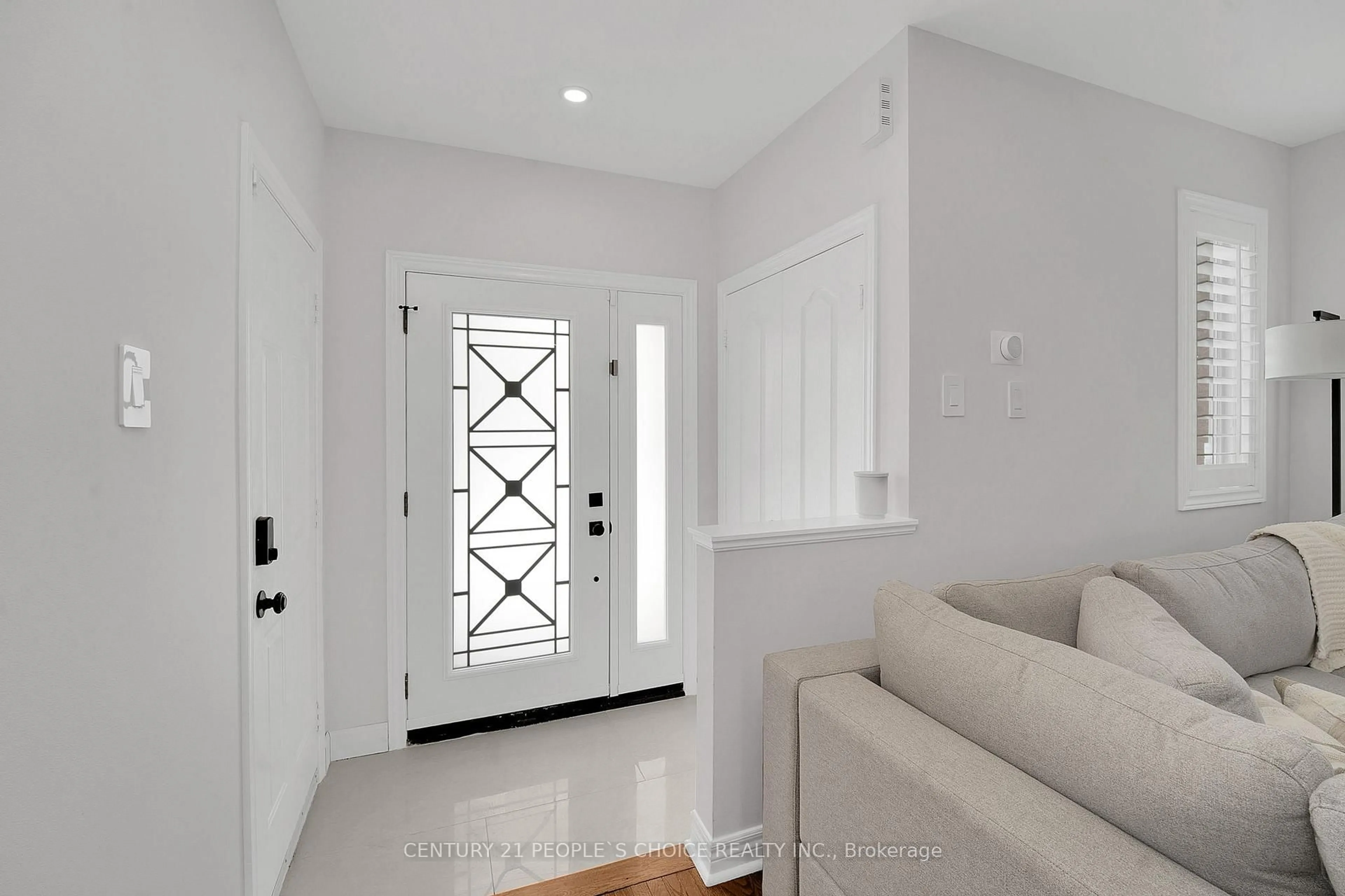 Indoor entryway for 166 Marbella Rd, Vaughan Ontario L4H 1L4