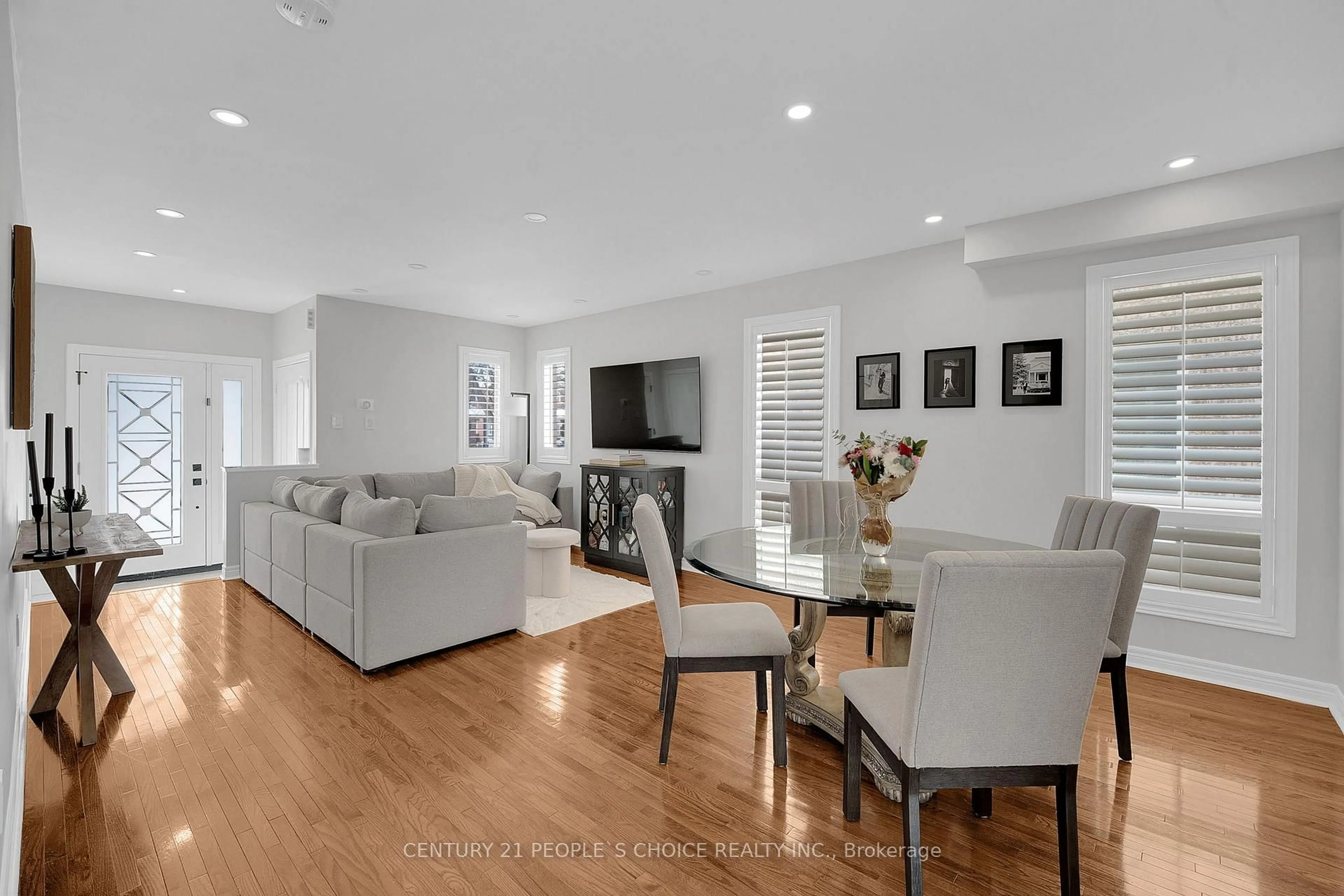 Living room with furniture, unknown for 166 Marbella Rd, Vaughan Ontario L4H 1L4