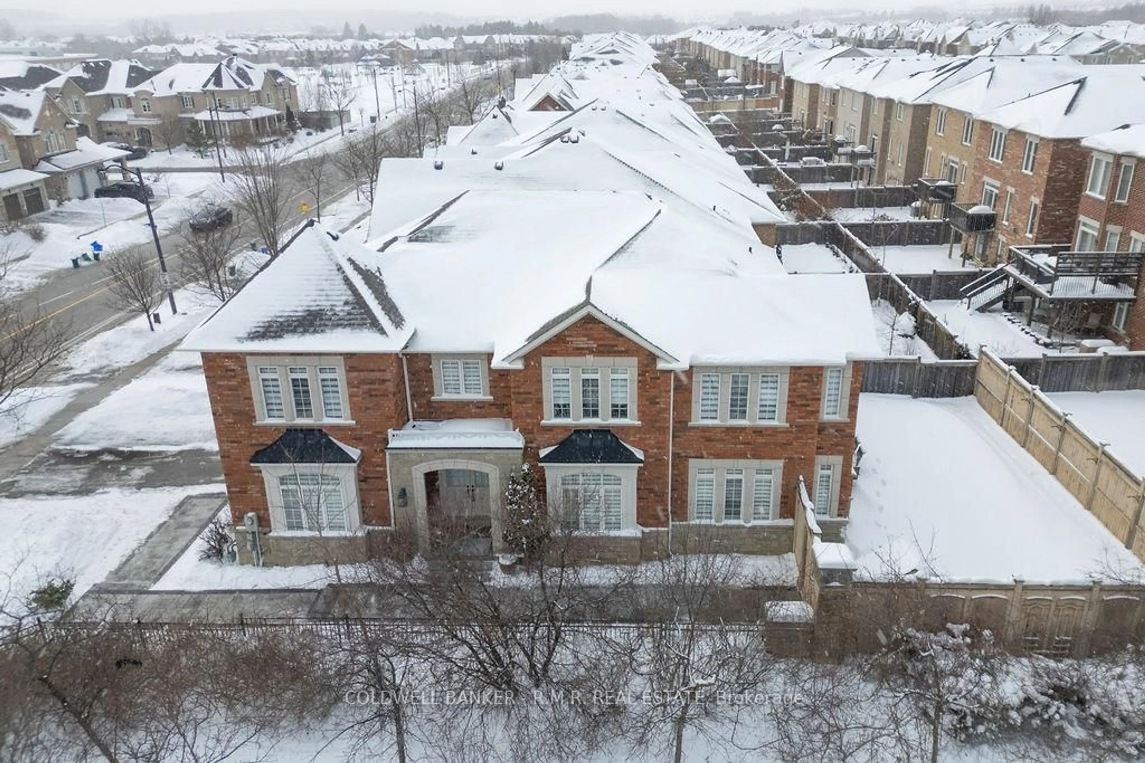 A pic from outside/outdoor area/front of a property/back of a property/a pic from drone, unknown for 8 Valley Vista Dr, Vaughan Ontario L6A 0Z2