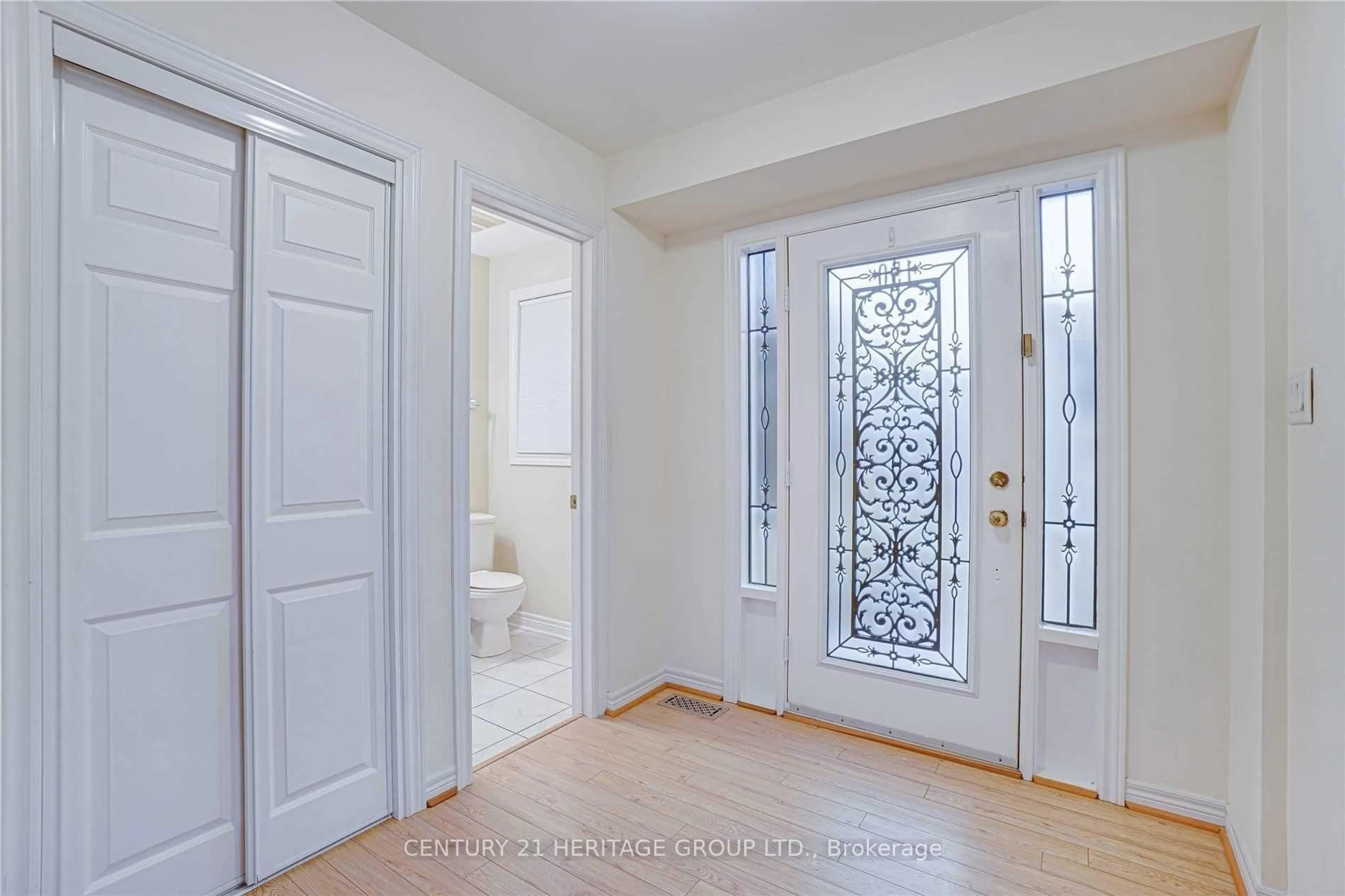 Indoor entryway for 150 Ashton Dr, Vaughan Ontario L6A 2T8