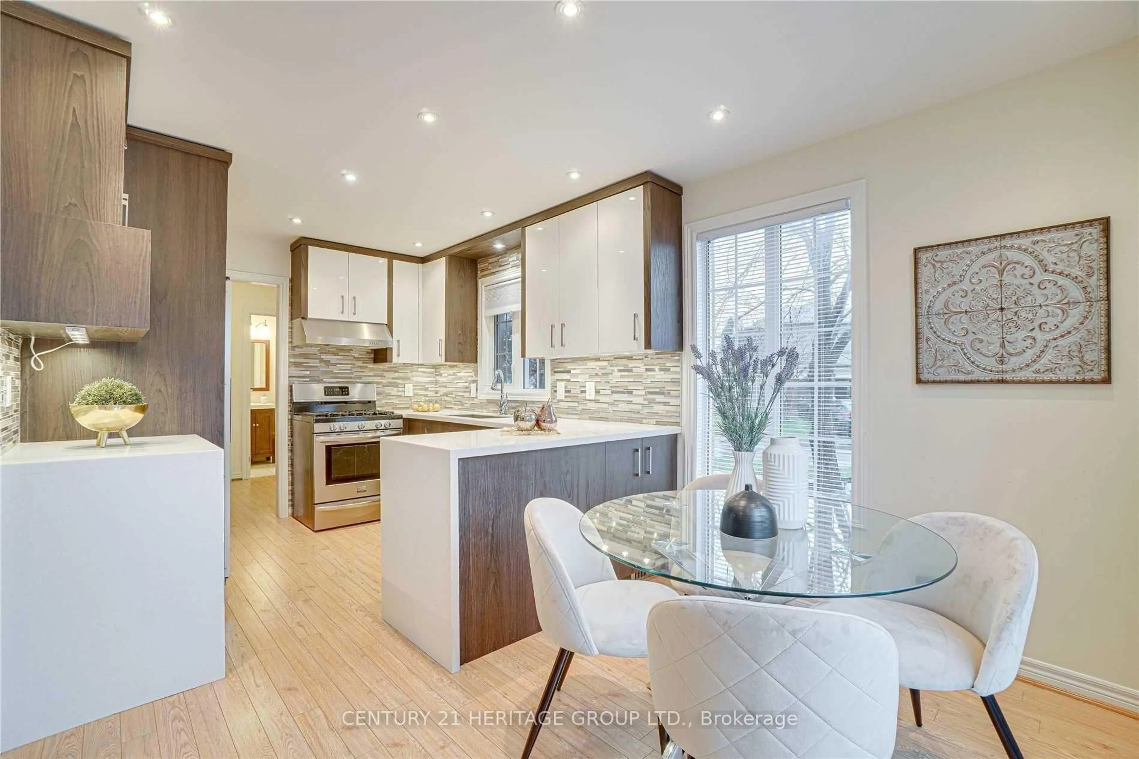 Contemporary kitchen, wood/laminate floor for 150 Ashton Dr, Vaughan Ontario L6A 2T8