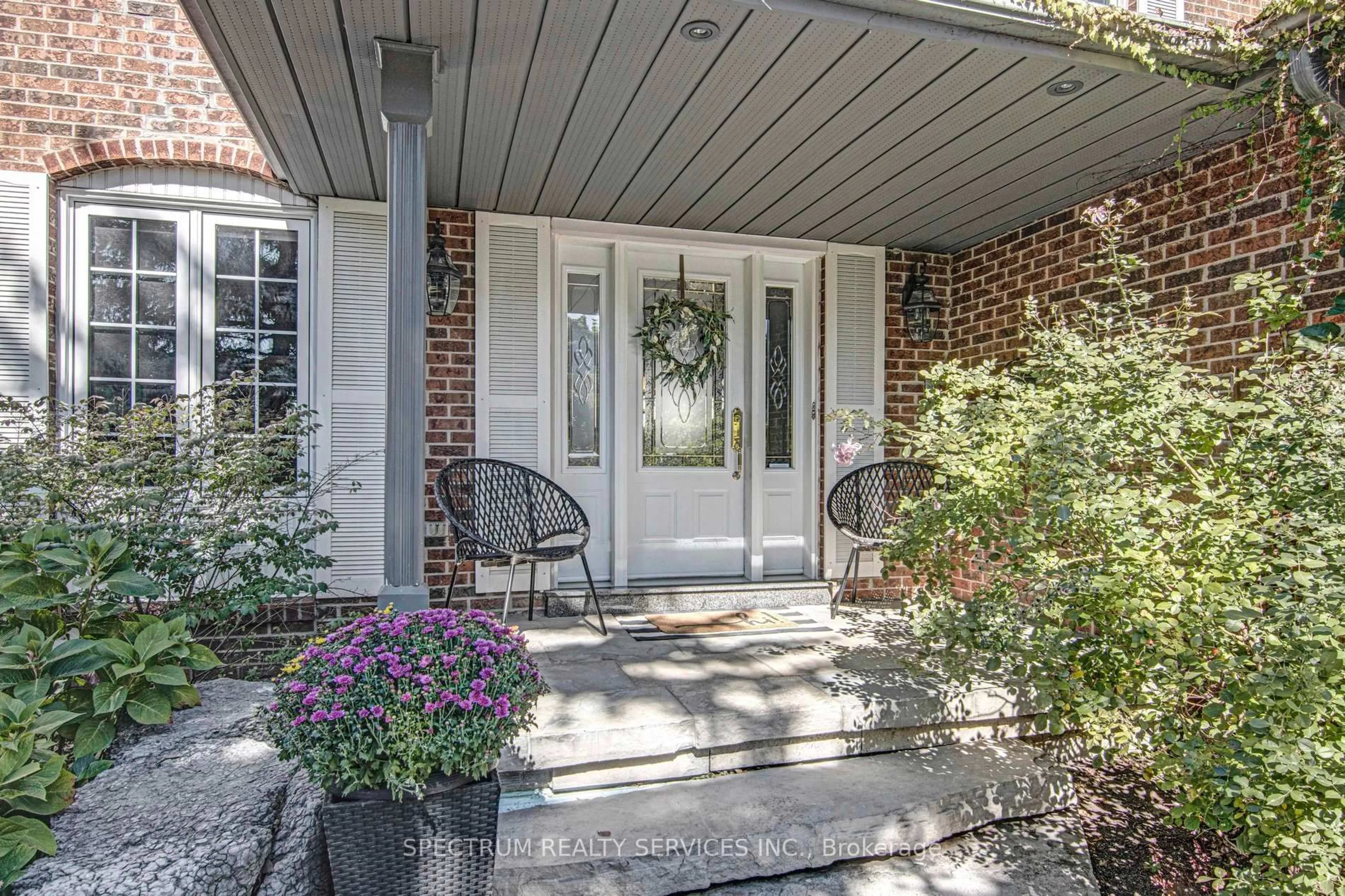 Indoor entryway for 172 Charmaine Rd, Vaughan Ontario L4L 1K2