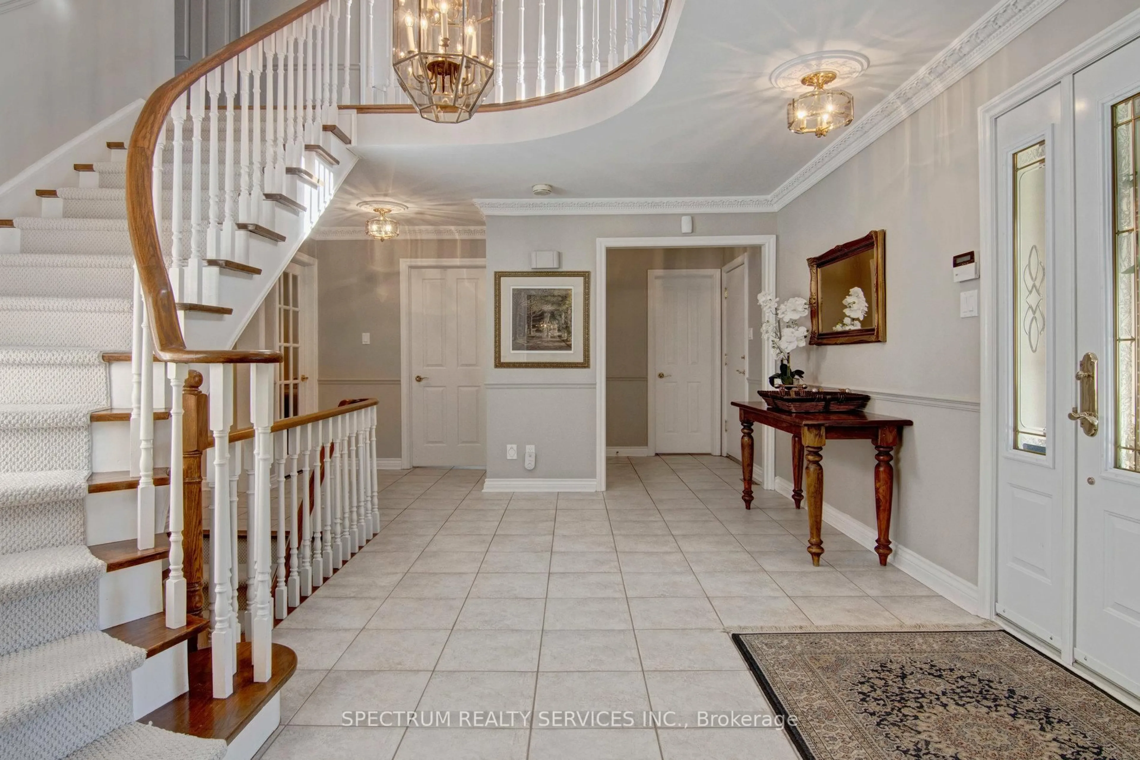 Indoor foyer for 172 Charmaine Rd, Vaughan Ontario L4L 1K2