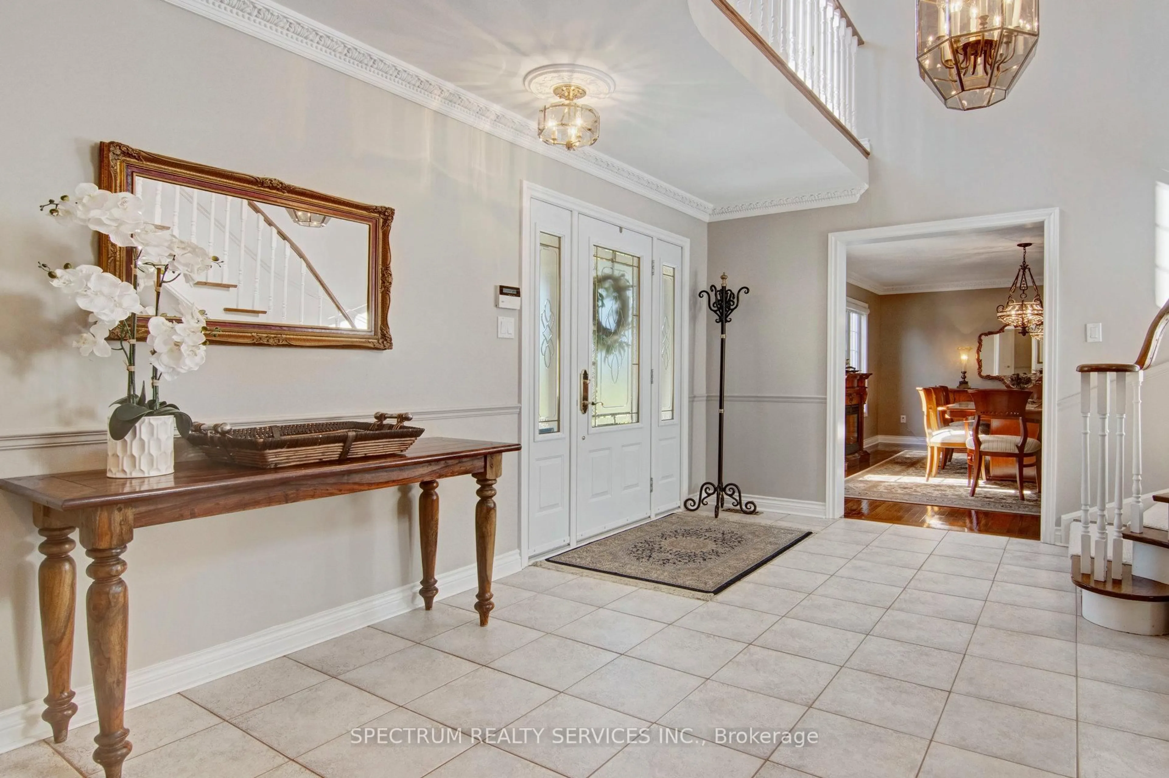 Indoor foyer for 172 Charmaine Rd, Vaughan Ontario L4L 1K2
