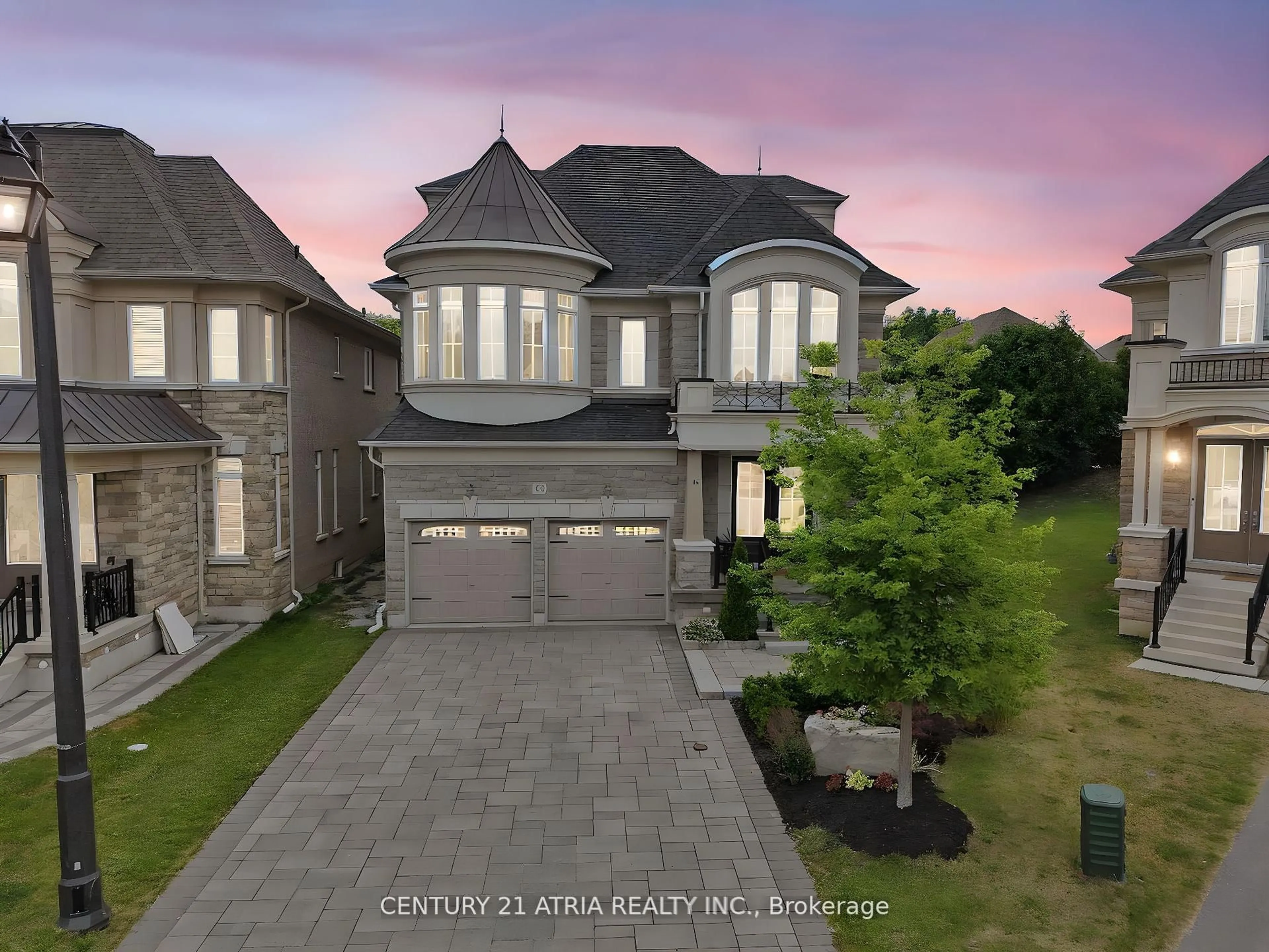 A pic from outside/outdoor area/front of a property/back of a property/a pic from drone, street for 12 Macdonald Crt, Richmond Hill Ontario L4E 1E9