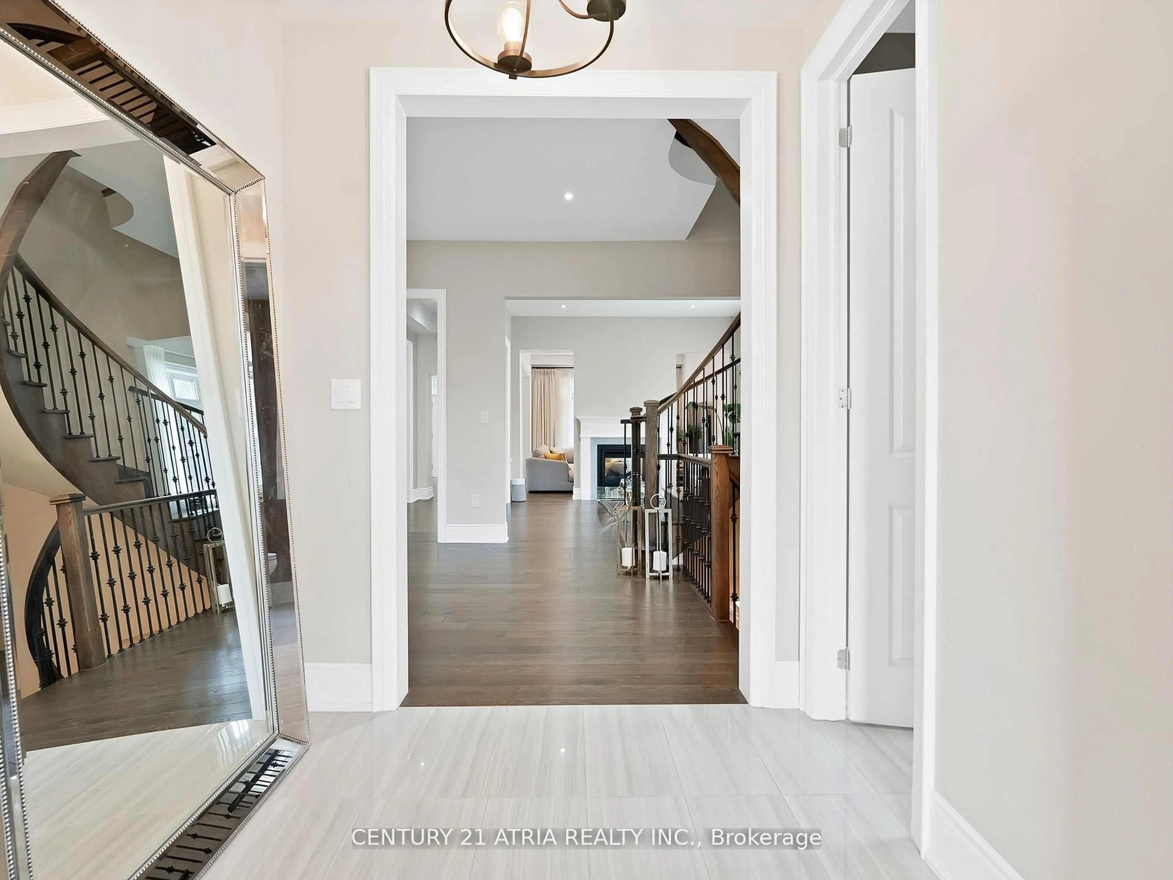 Indoor entryway for 12 Macdonald Crt, Richmond Hill Ontario L4E 1E9