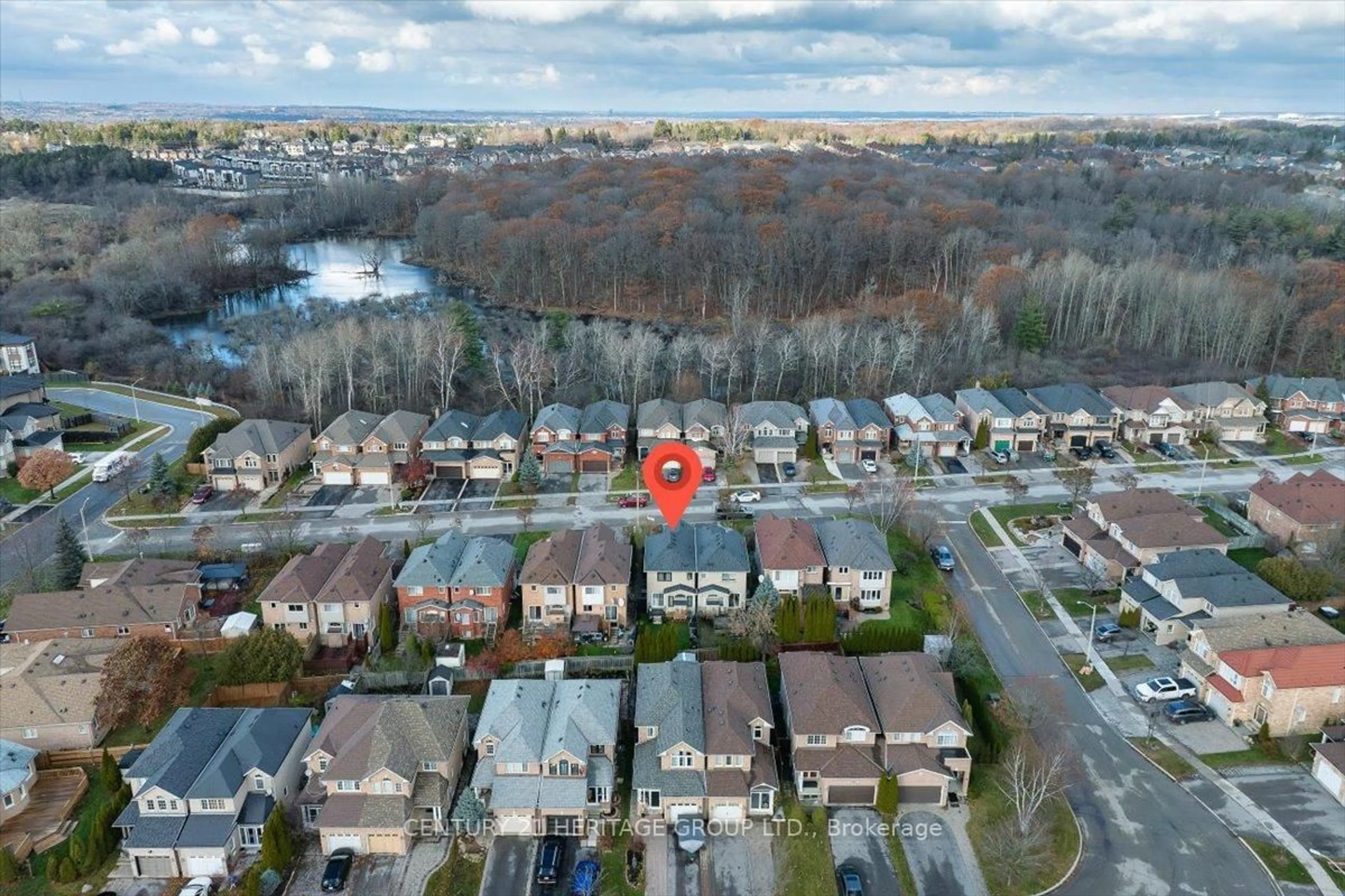 A pic from outside/outdoor area/front of a property/back of a property/a pic from drone, unknown for 23 Long Point Dr, Richmond Hill Ontario L4E 3W9