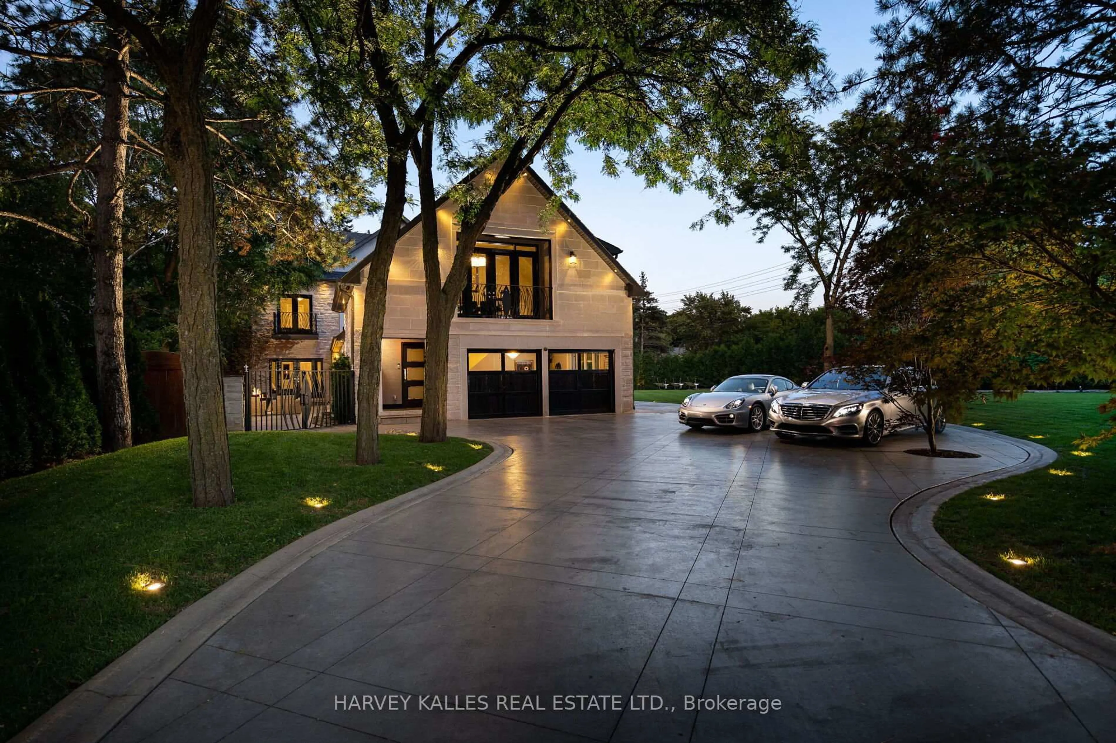 Indoor garage for 3 Oakbank Rd, Vaughan Ontario L4J 2B8