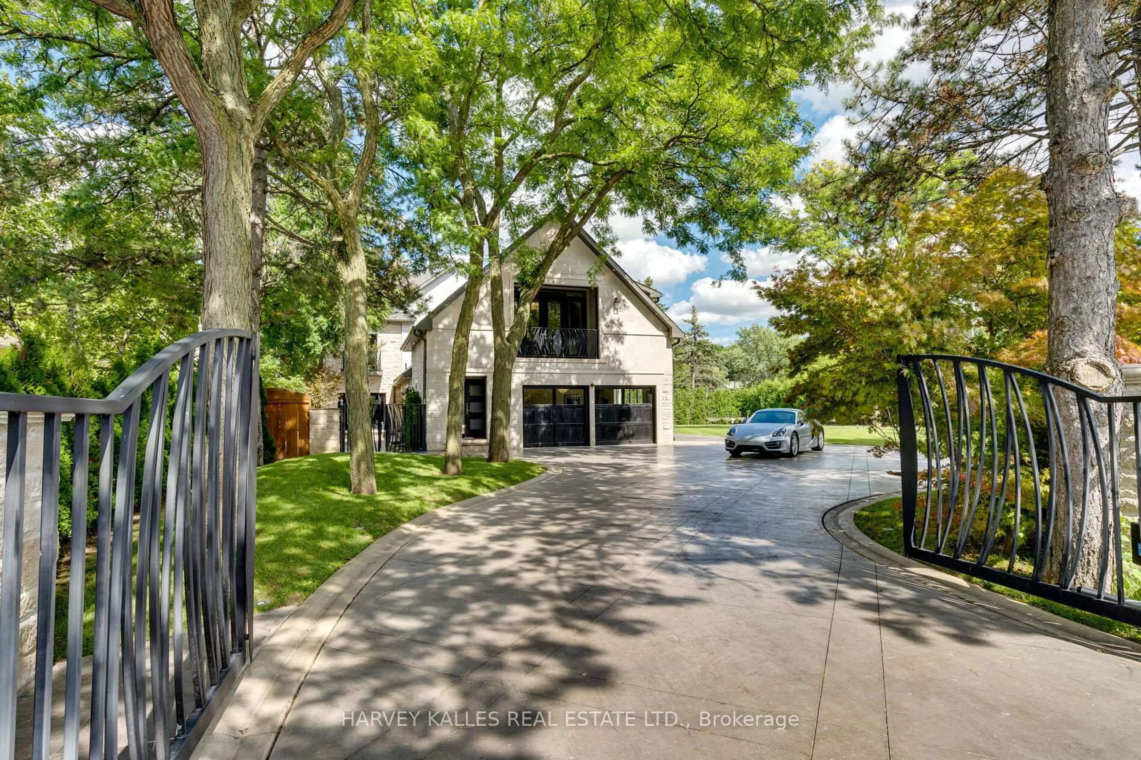 A pic from outside/outdoor area/front of a property/back of a property/a pic from drone, street for 3 Oakbank Rd, Vaughan Ontario L4J 2B8