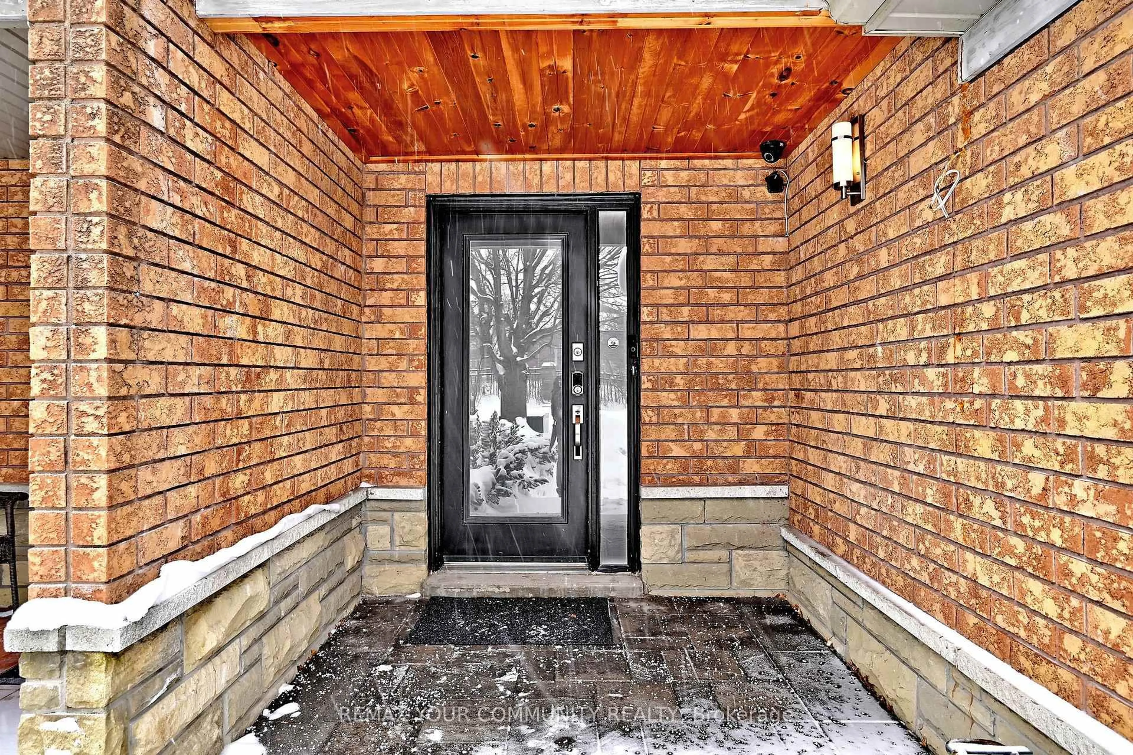 Indoor entryway for 152 Vanguard Rd, Vaughan Ontario L4K 5G8