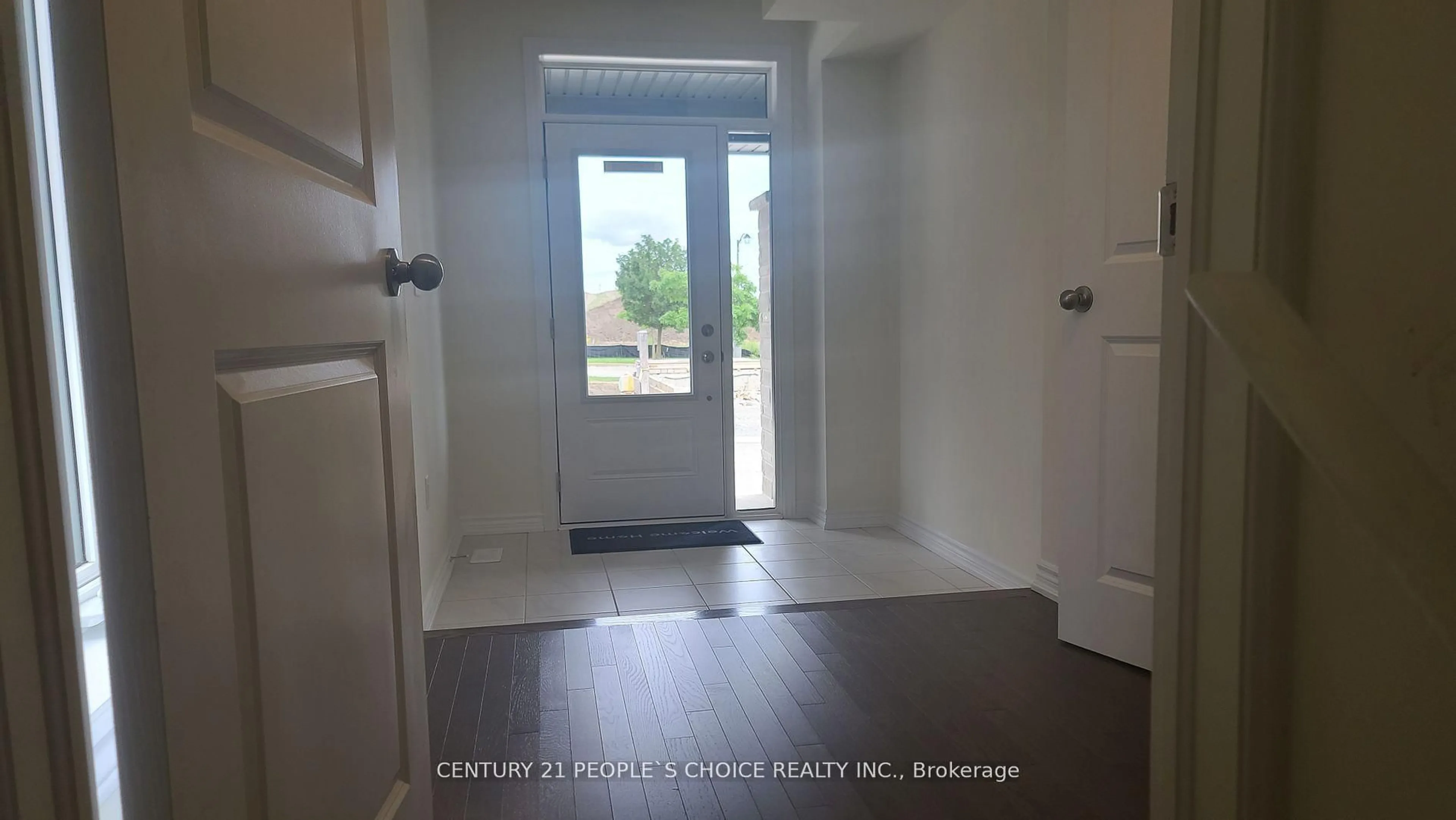 Indoor entryway for 161 Blick Cres, Aurora Ontario L4G 4A7