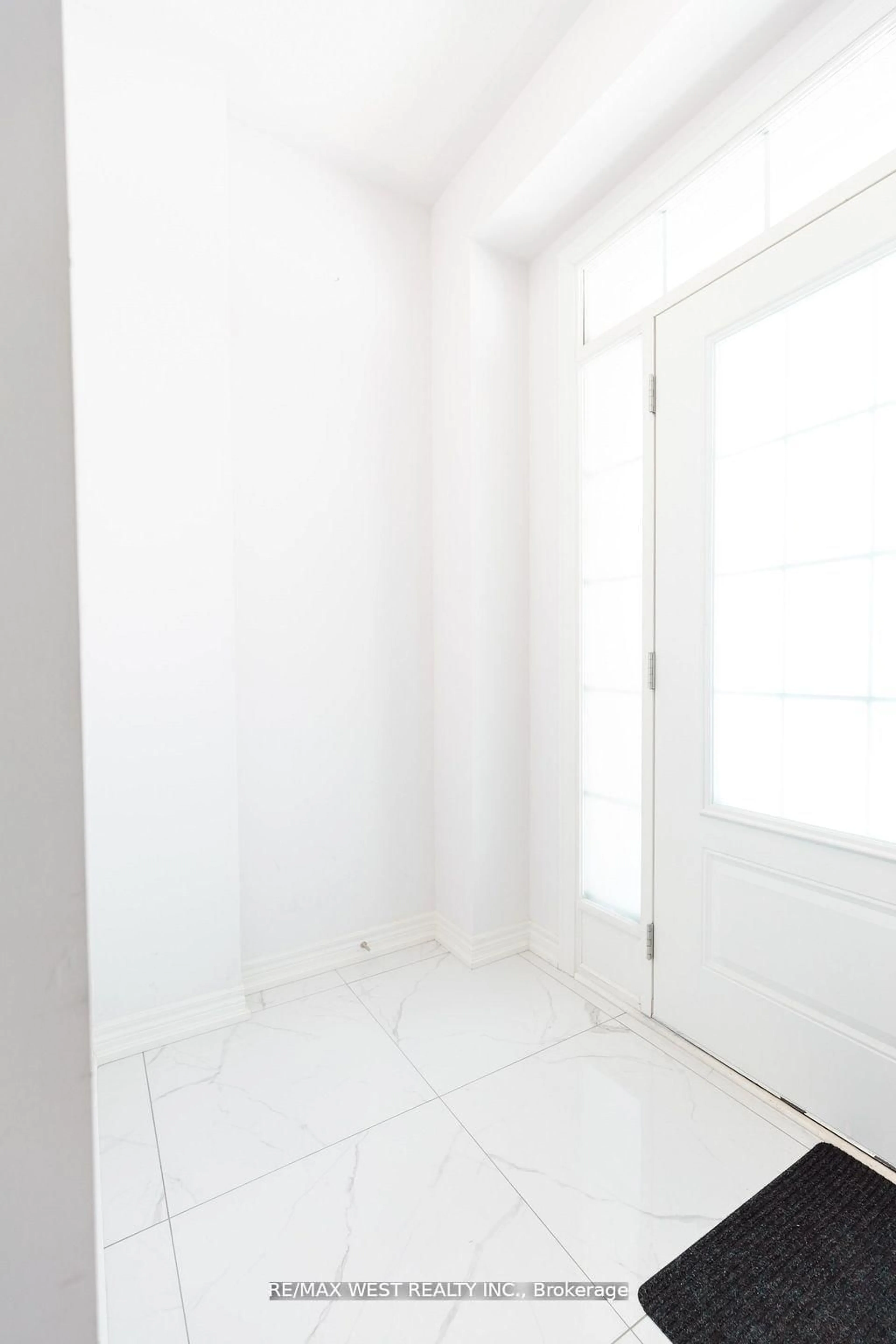 Unknown for 31 Frederick Taylor Way, East Gwillimbury Ontario L0G 1M0