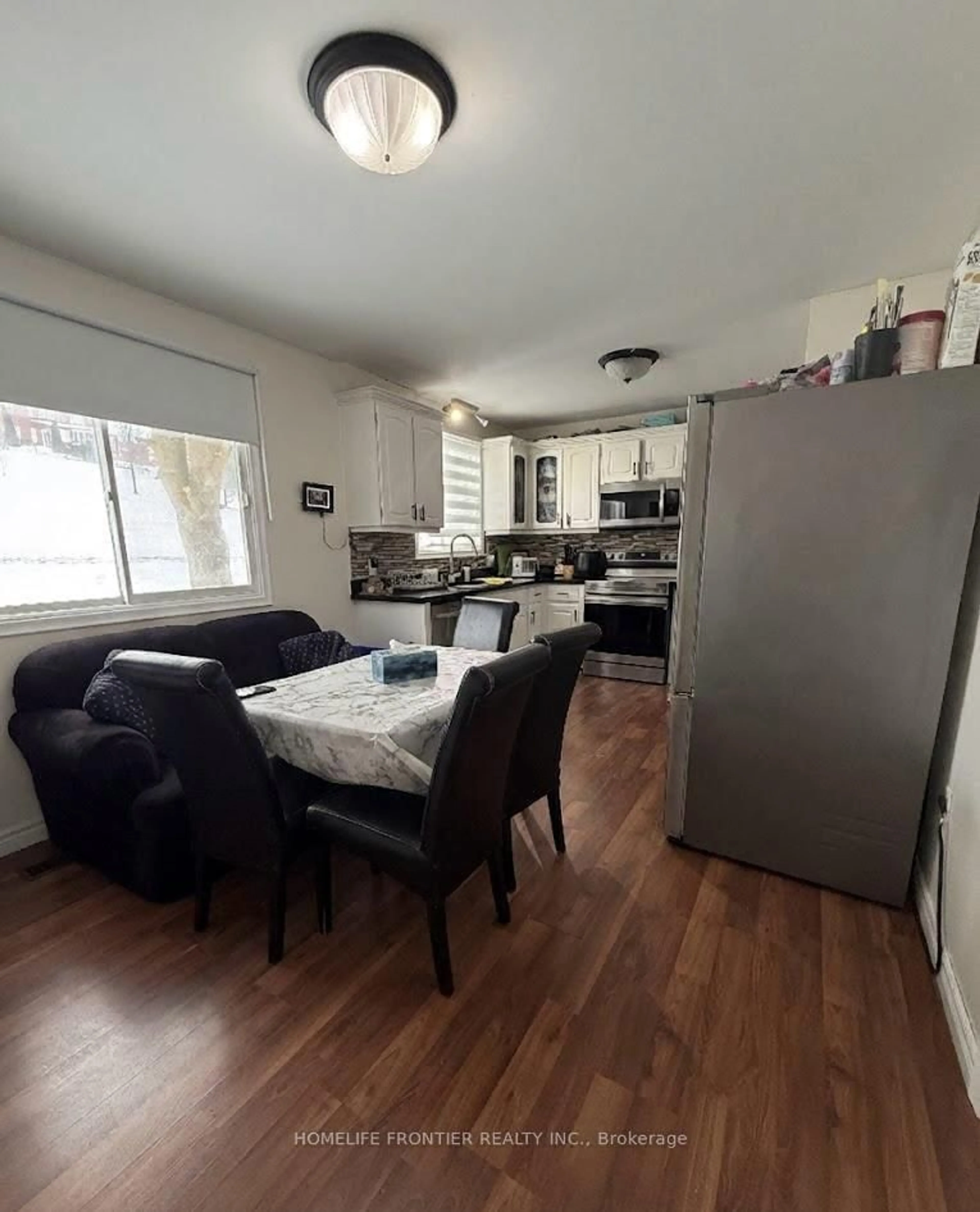 A pic of a room for 98 The Queensway South Ave, Georgina Ontario L4P 1Z4