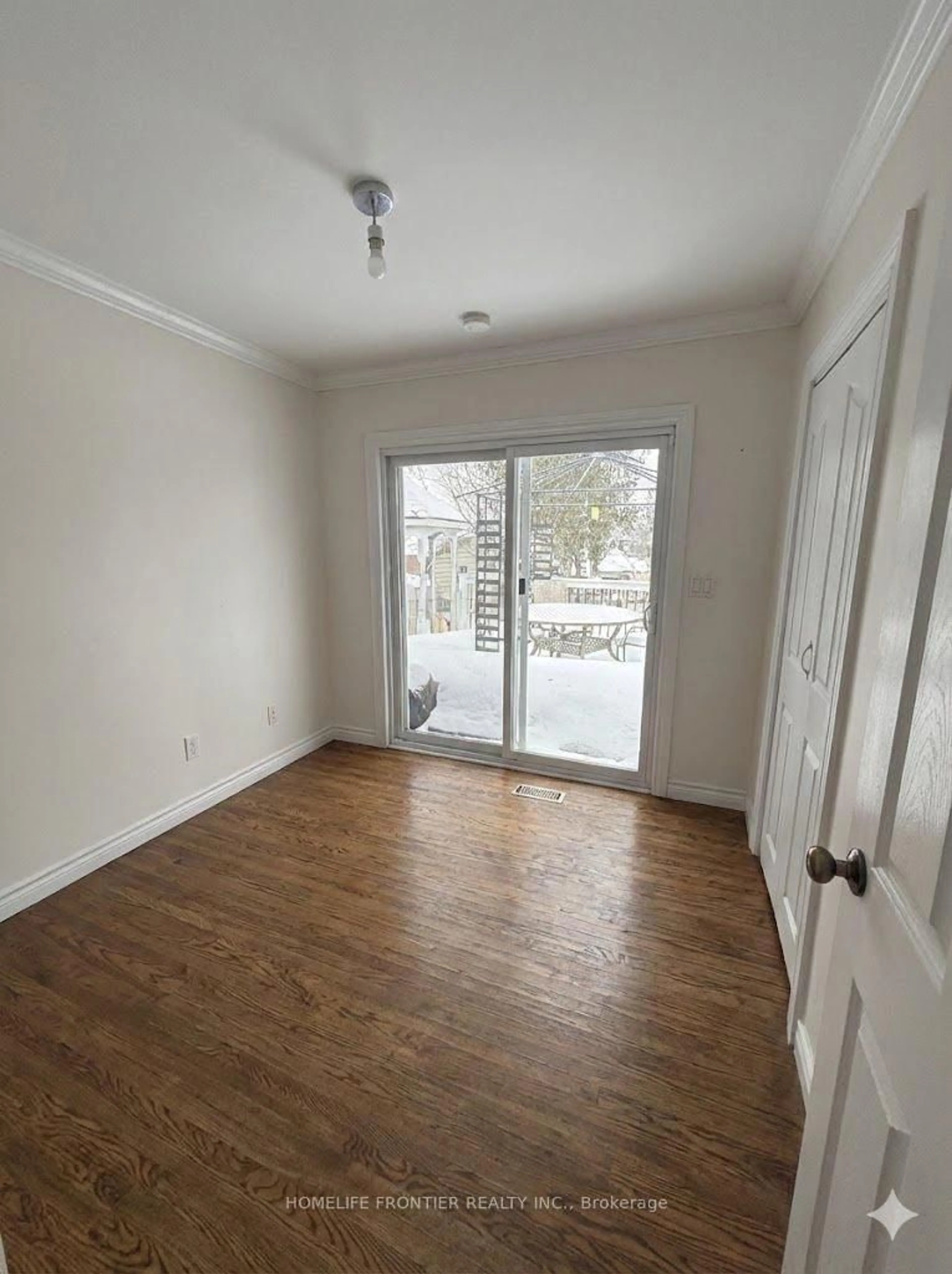 A pic of a room for 98 The Queensway South Ave, Georgina Ontario L4P 1Z4
