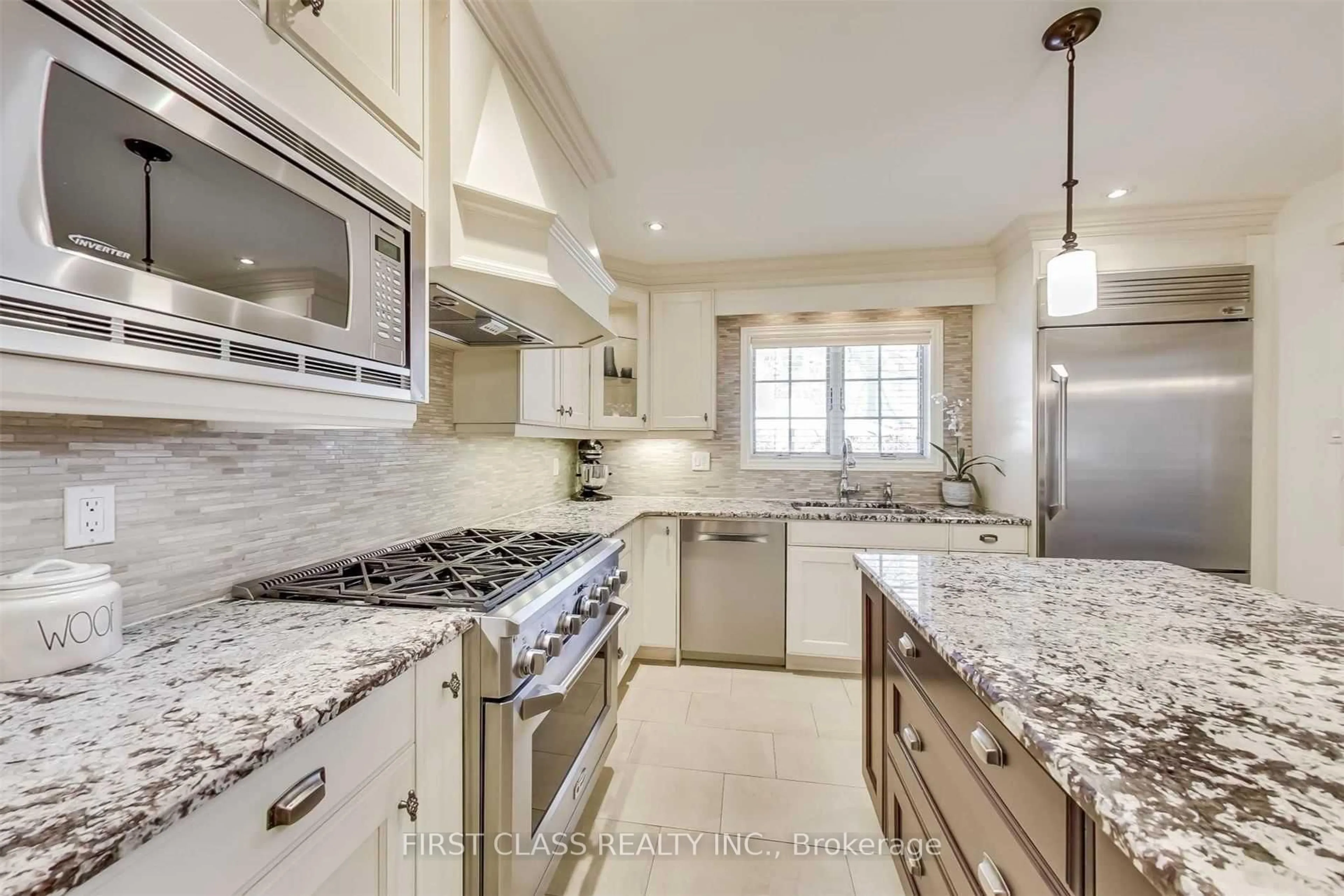 Open concept kitchen, ceramic/tile floor for 20 East Dr, Markham Ontario L6G 1A4