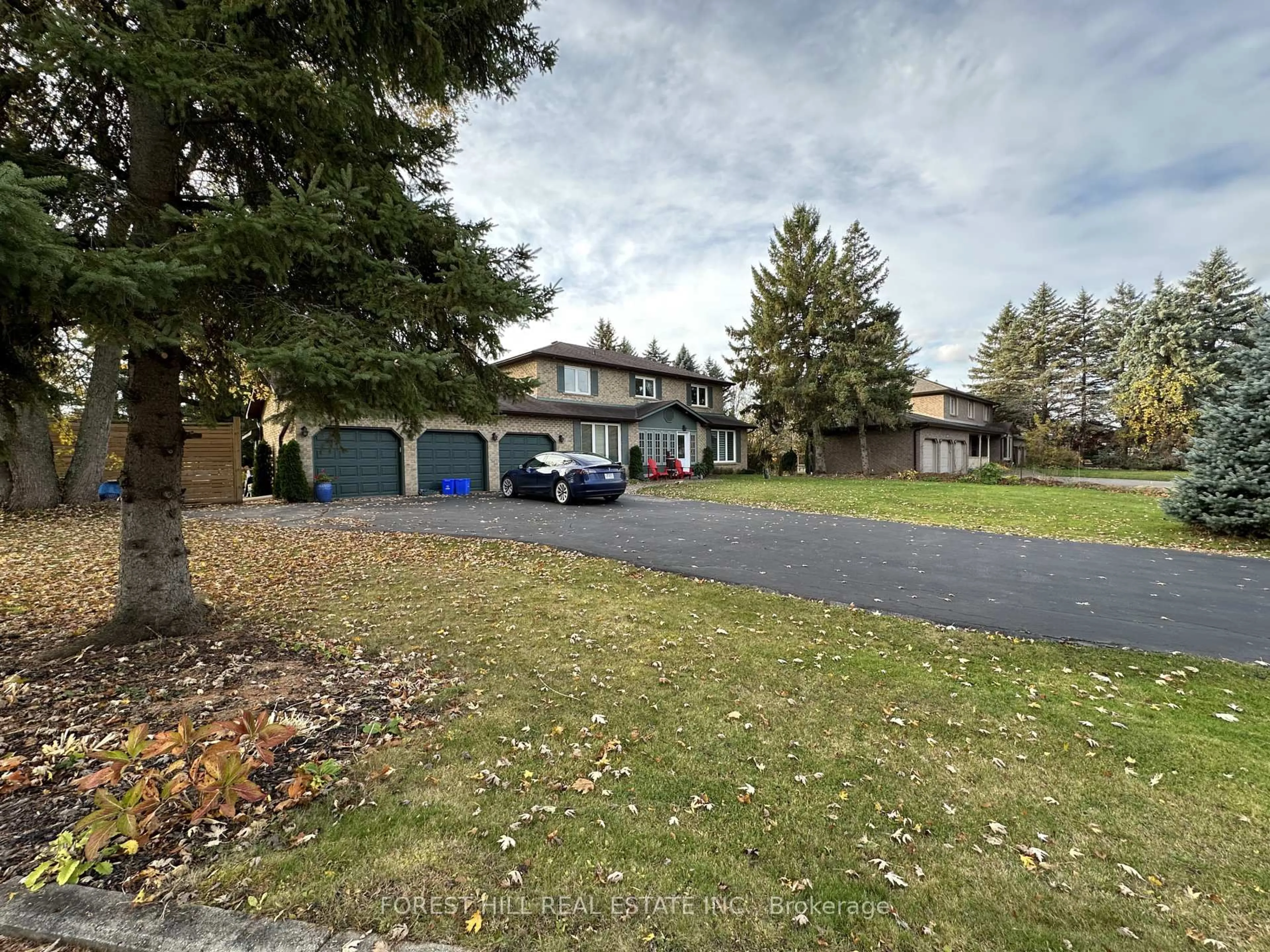 A pic from outside/outdoor area/front of a property/back of a property/a pic from drone, street for 46 William St, East Gwillimbury Ontario L0G 1V0