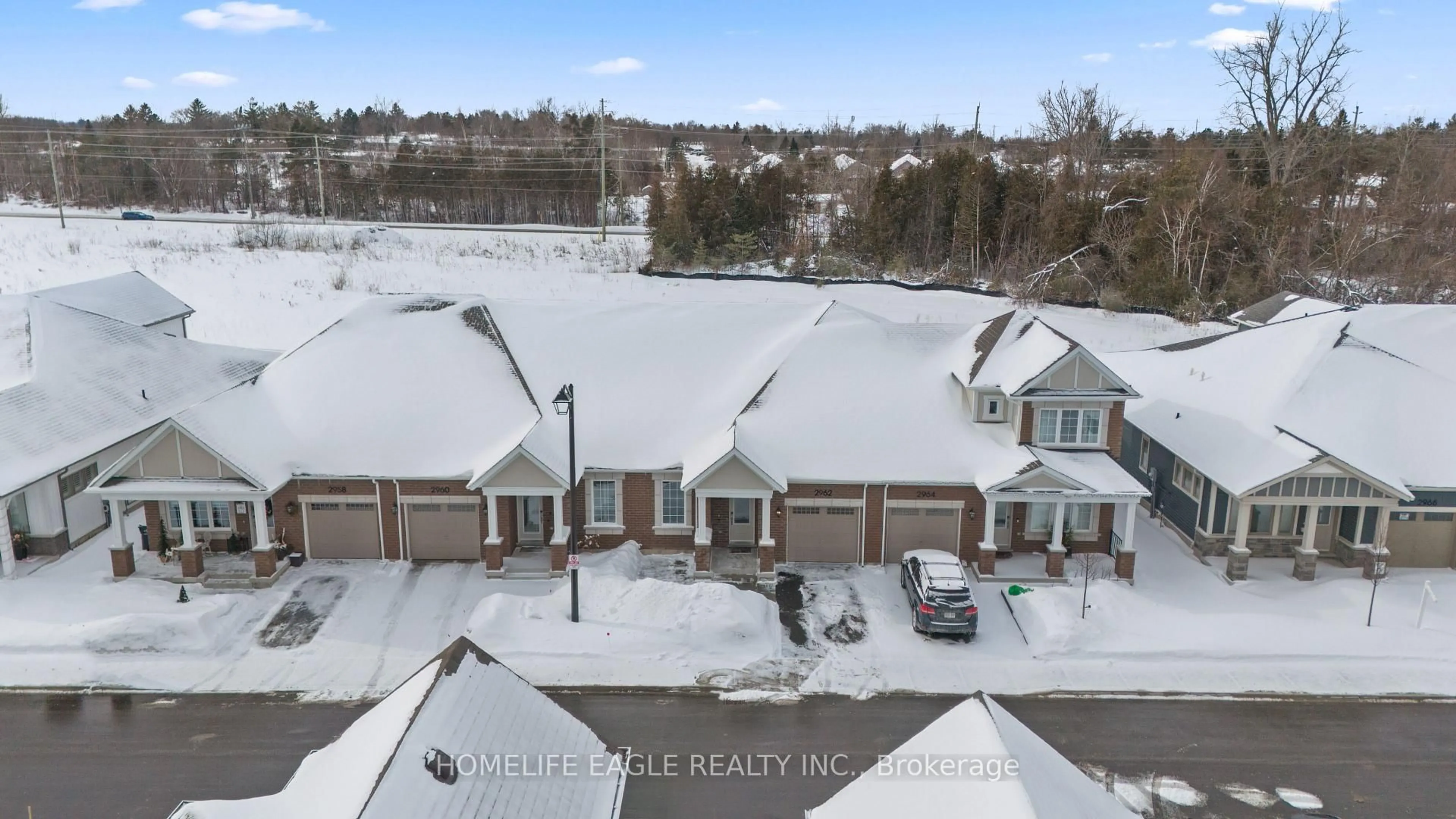 A pic from outside/outdoor area/front of a property/back of a property/a pic from drone, unknown for 2962 Murphy Pl, Innisfil Ontario L9S 0S1