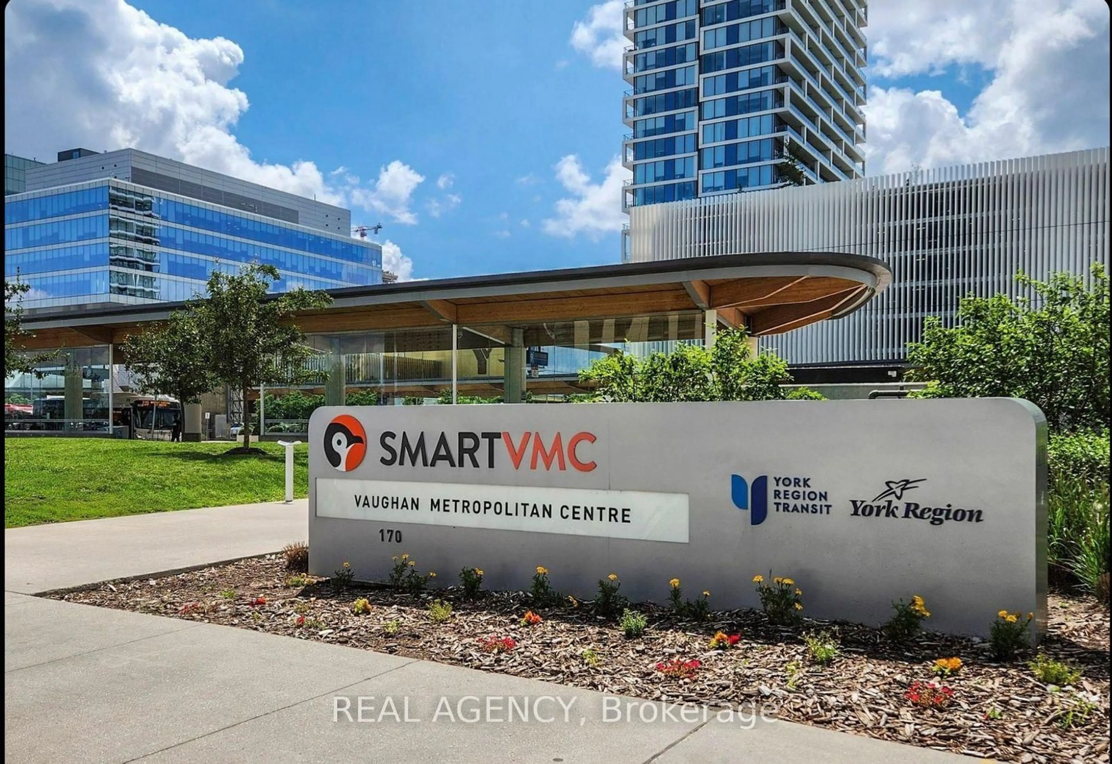 Indoor foyer for 1000 Portage Pkwy #3008, Vaughan Ontario L4K 0L1