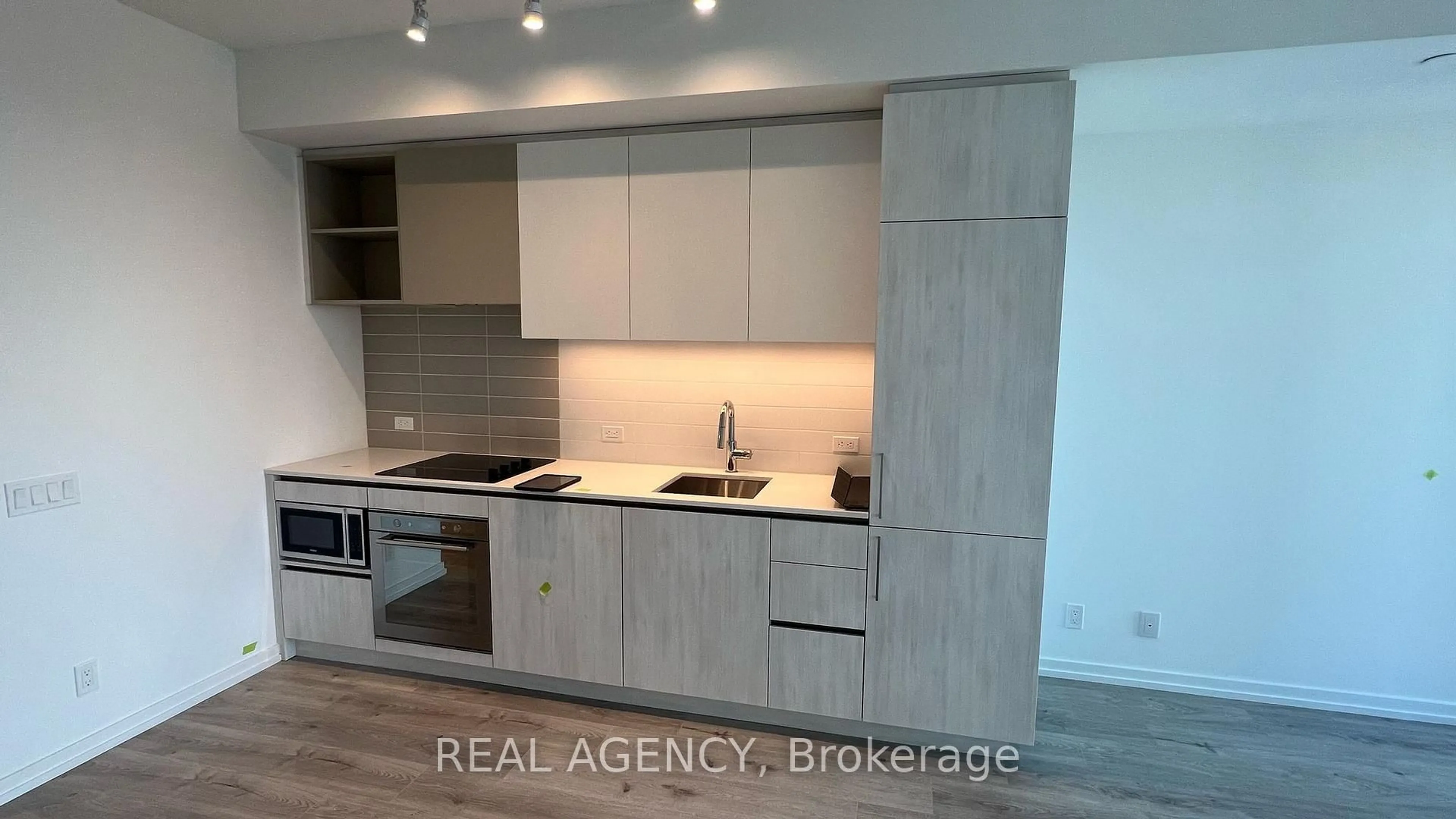 Standard kitchen, wood/laminate floor for 1000 Portage Pkwy #3008, Vaughan Ontario L4K 0L1