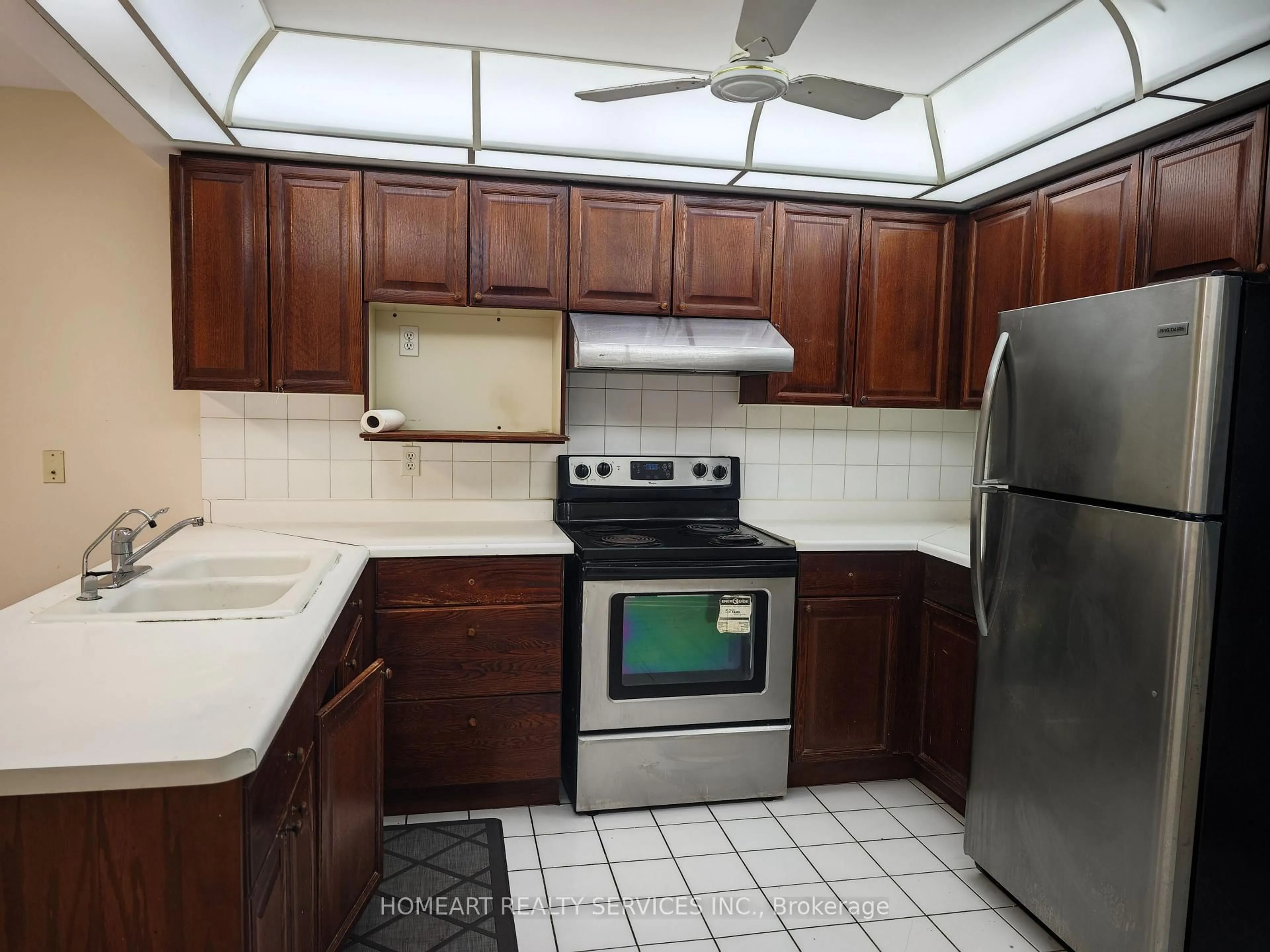 Standard kitchen, unknown for 52 Melchior Cres, Markham Ontario L3R 9A7
