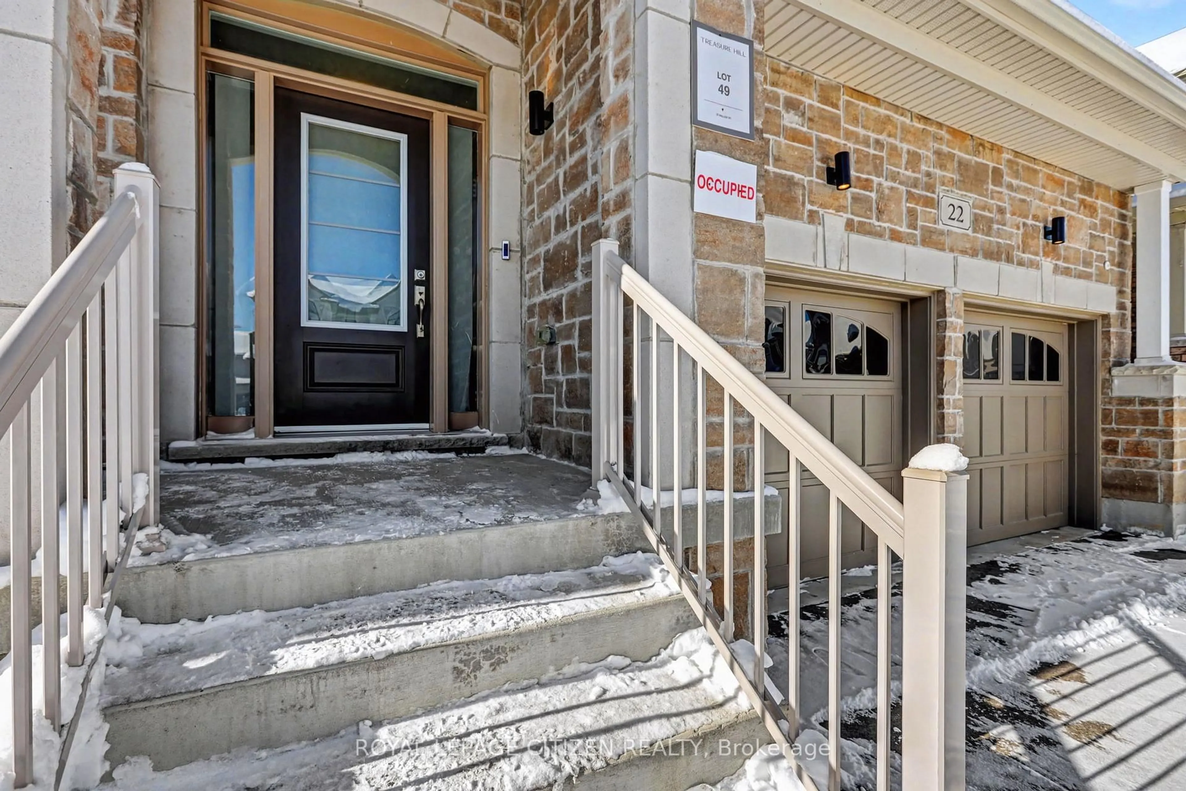 Indoor entryway for 22 Valleo St, Georgina Ontario L4P 0J9