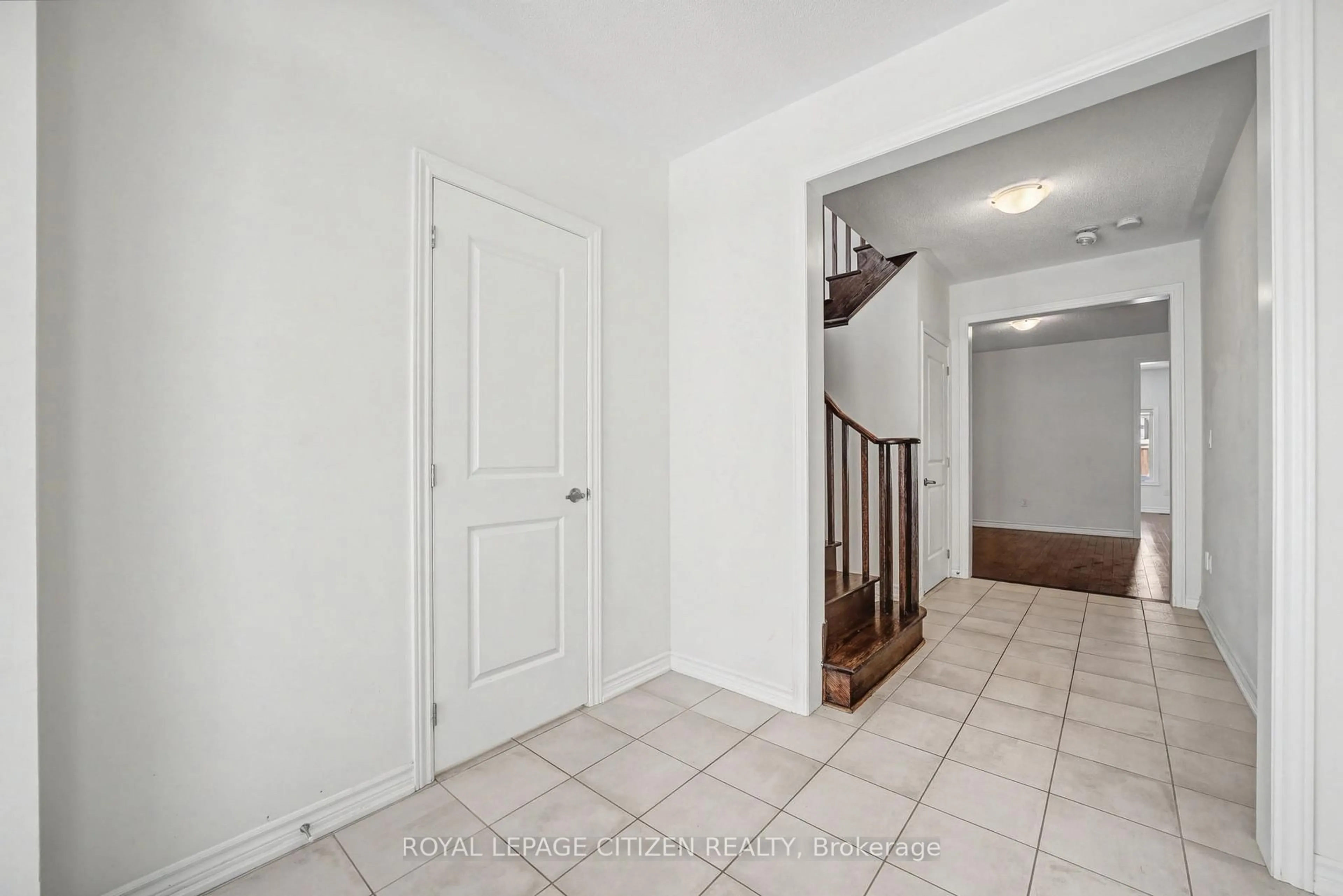 Indoor entryway for 22 Valleo St, Georgina Ontario L4P 0J9