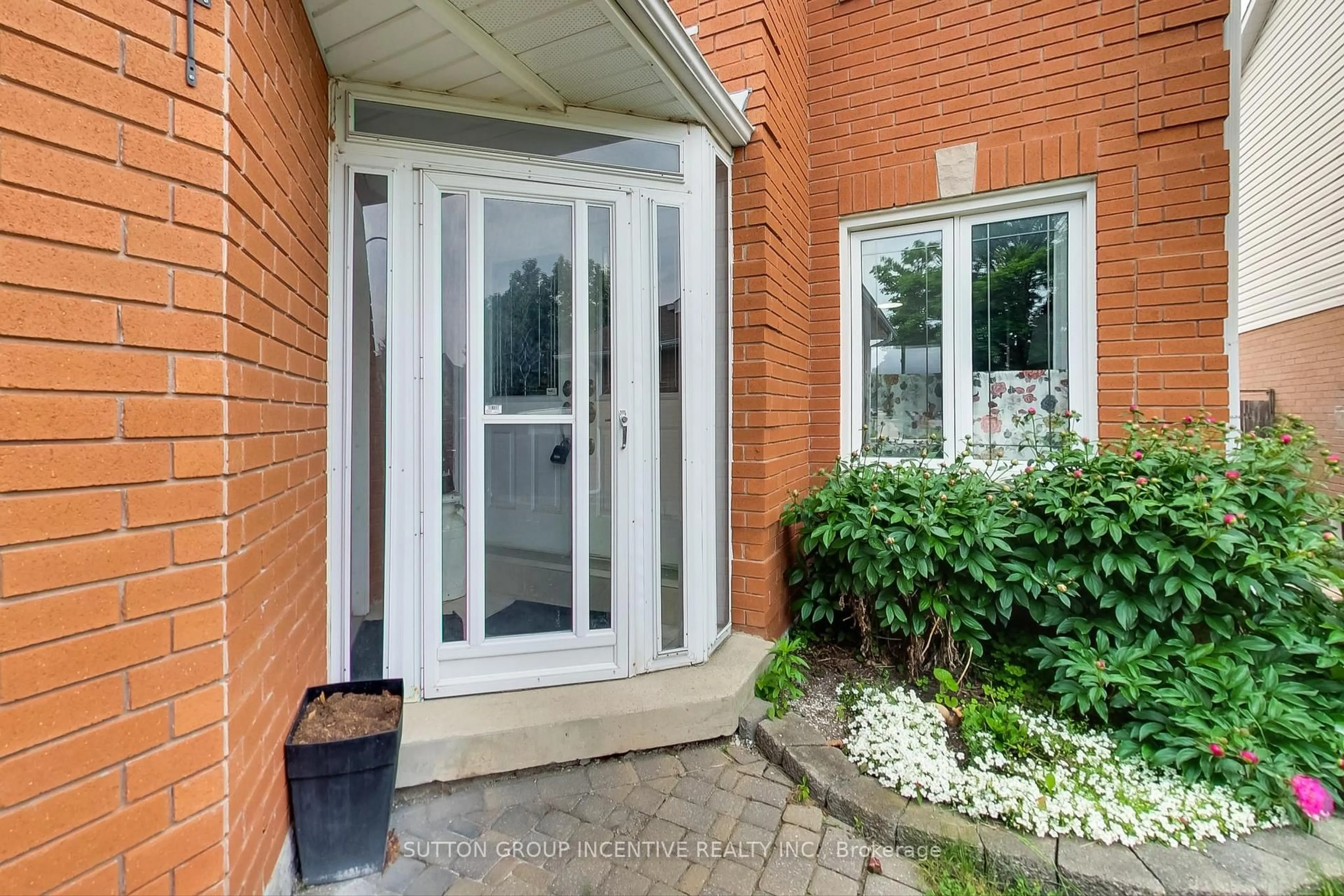 Indoor entryway for 1238 Benson St, Innisfil Ontario L9S 1Y6